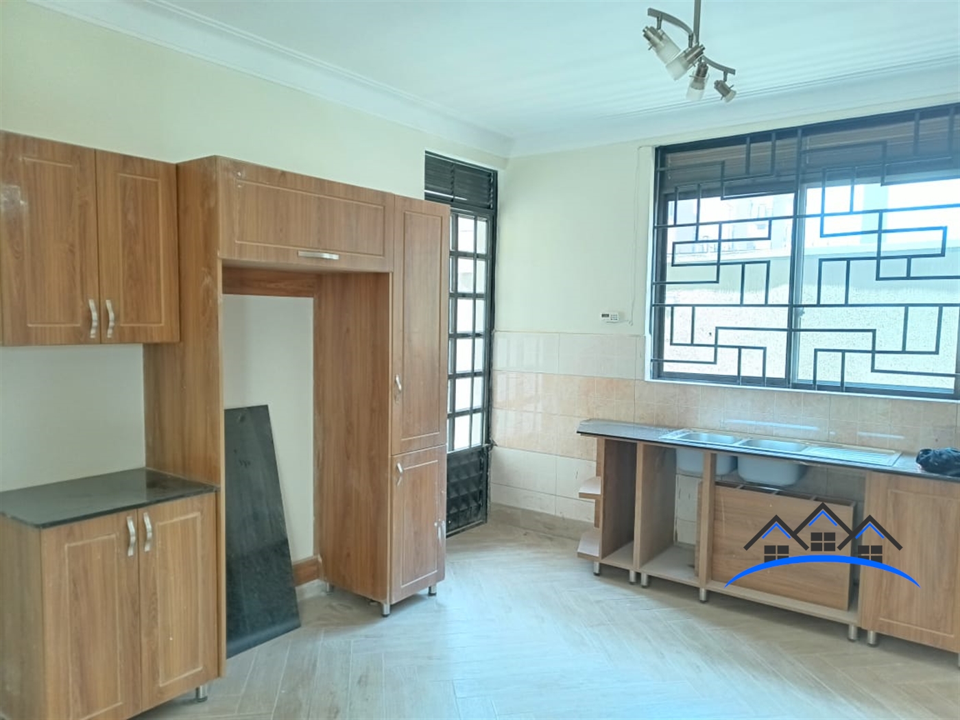 Mansion for sale in Kira Wakiso