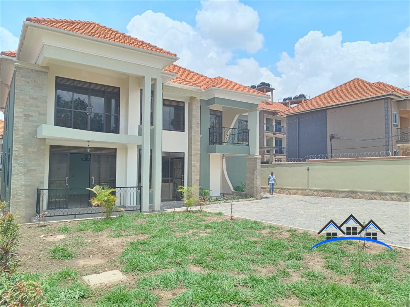 Mansion for sale in Kira Wakiso