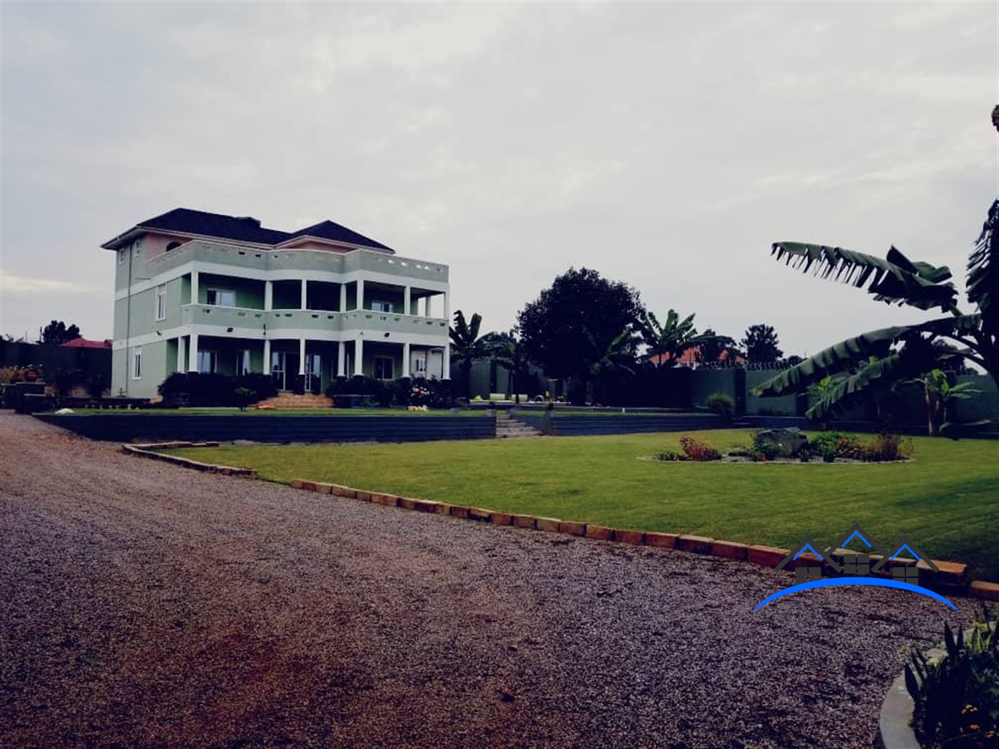 Mansion for sale in Kajjansi Wakiso