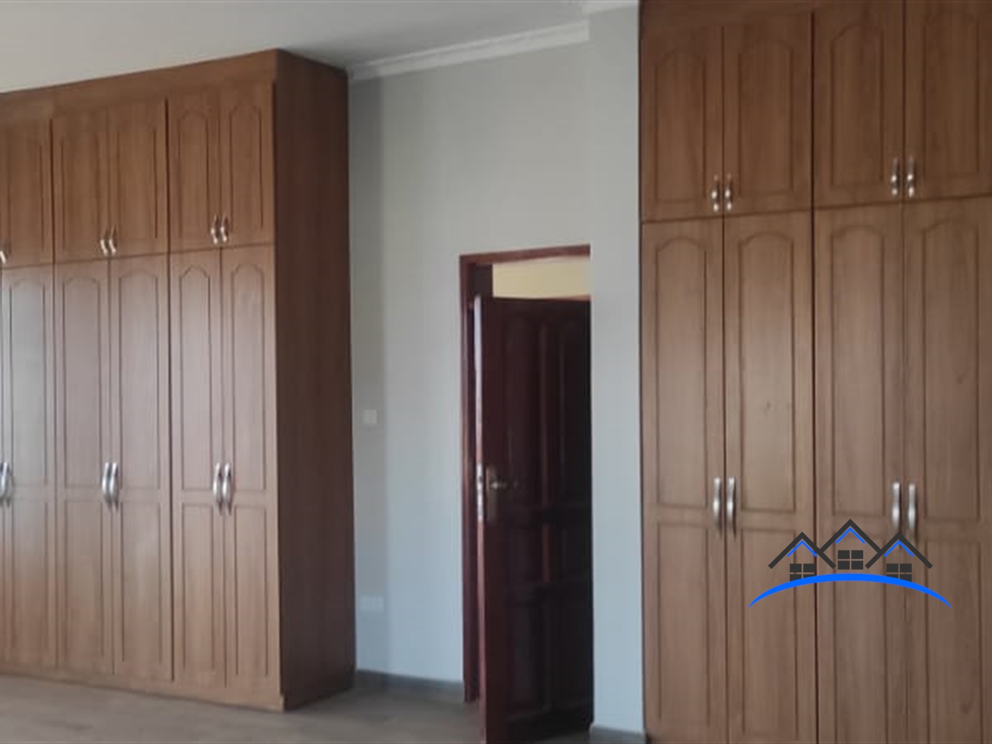 Mansion for sale in Bwebajja Wakiso