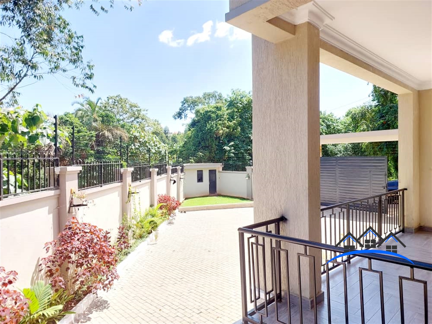 Mansion for sale in Kiwaatule Kampala