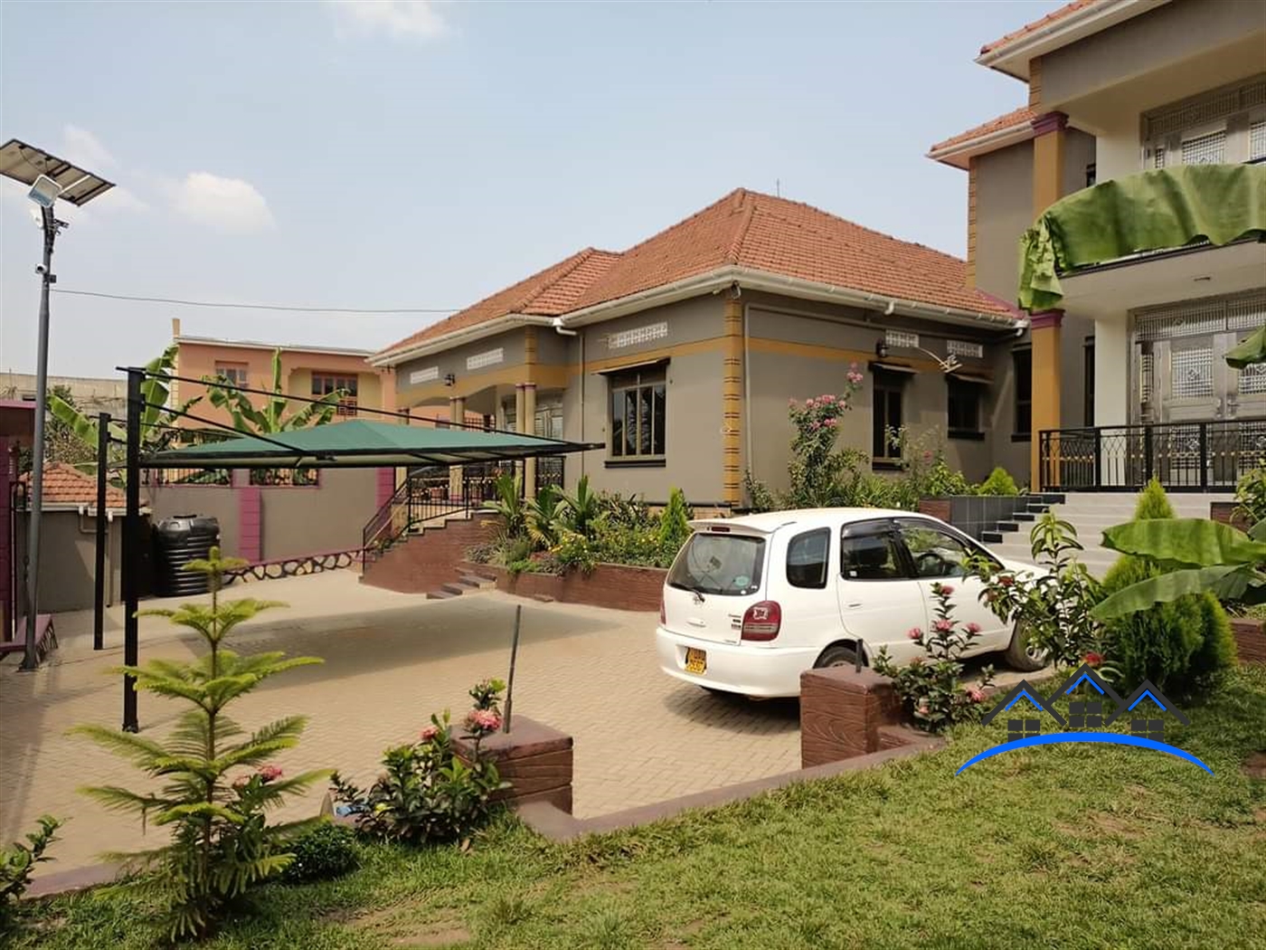 Mansion for sale in Kira Wakiso