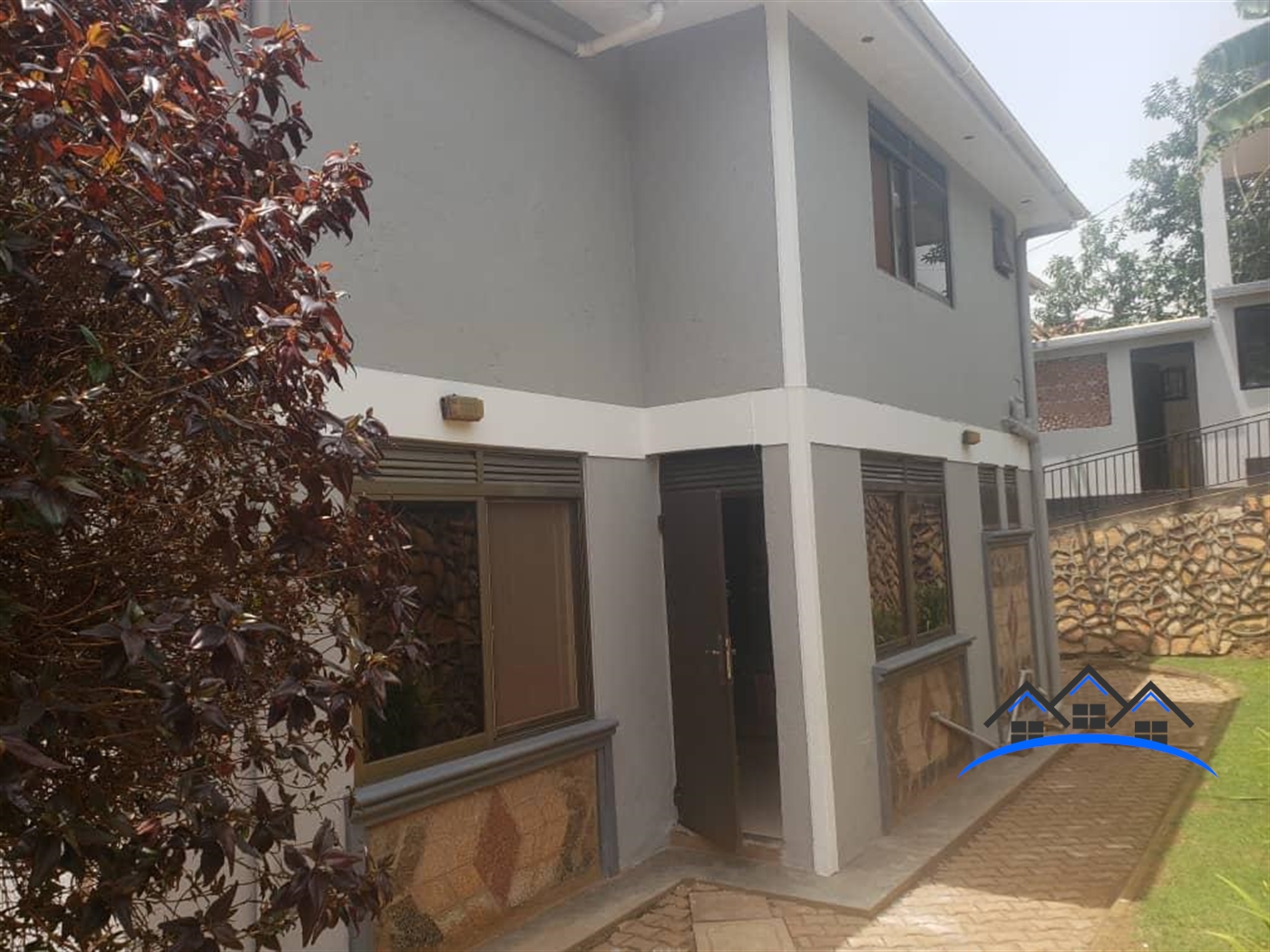 Mansion for sale in Seguku Wakiso