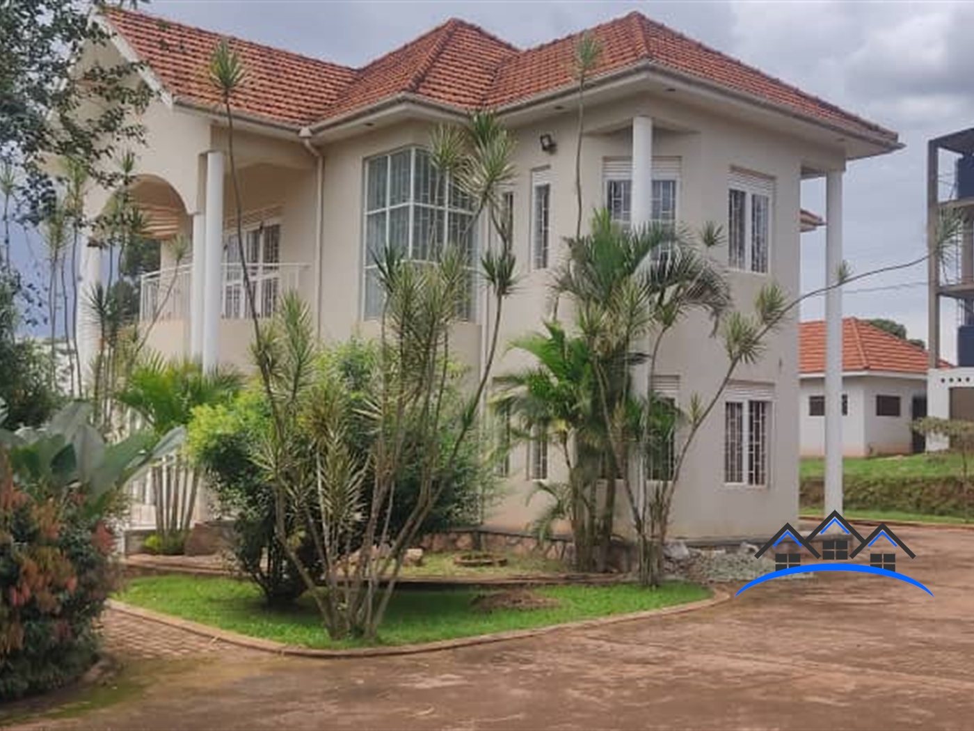 Mansion for sale in Kira Wakiso