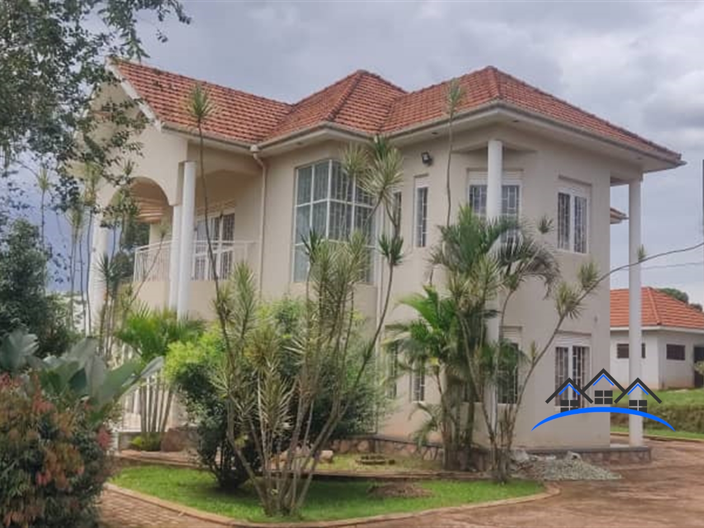 Mansion for sale in Kira Wakiso