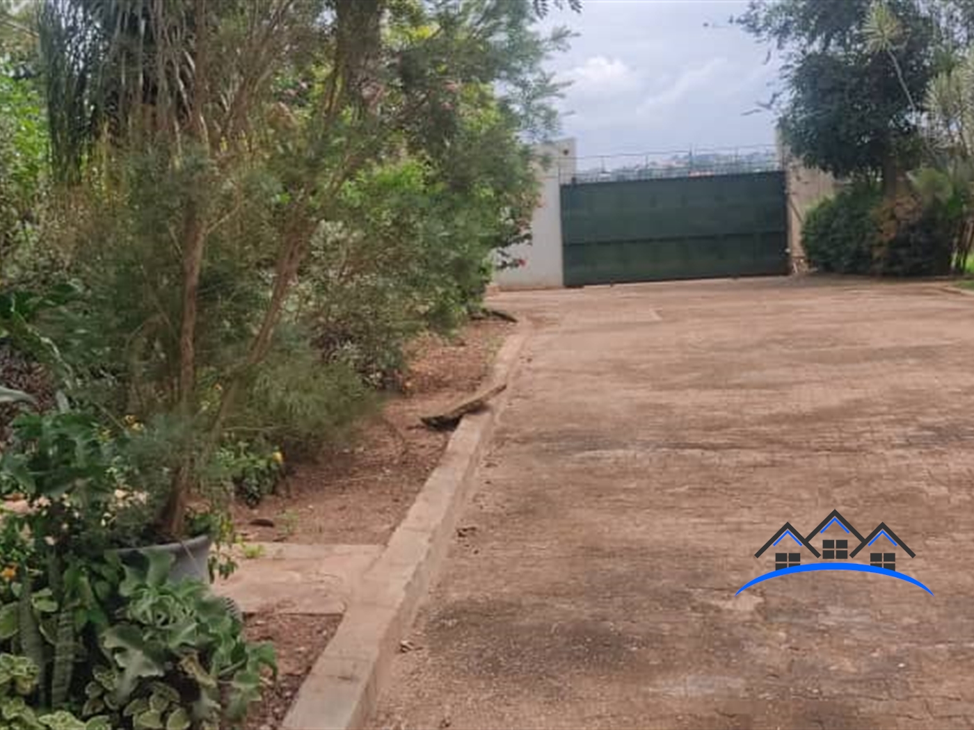 Mansion for sale in Kira Wakiso