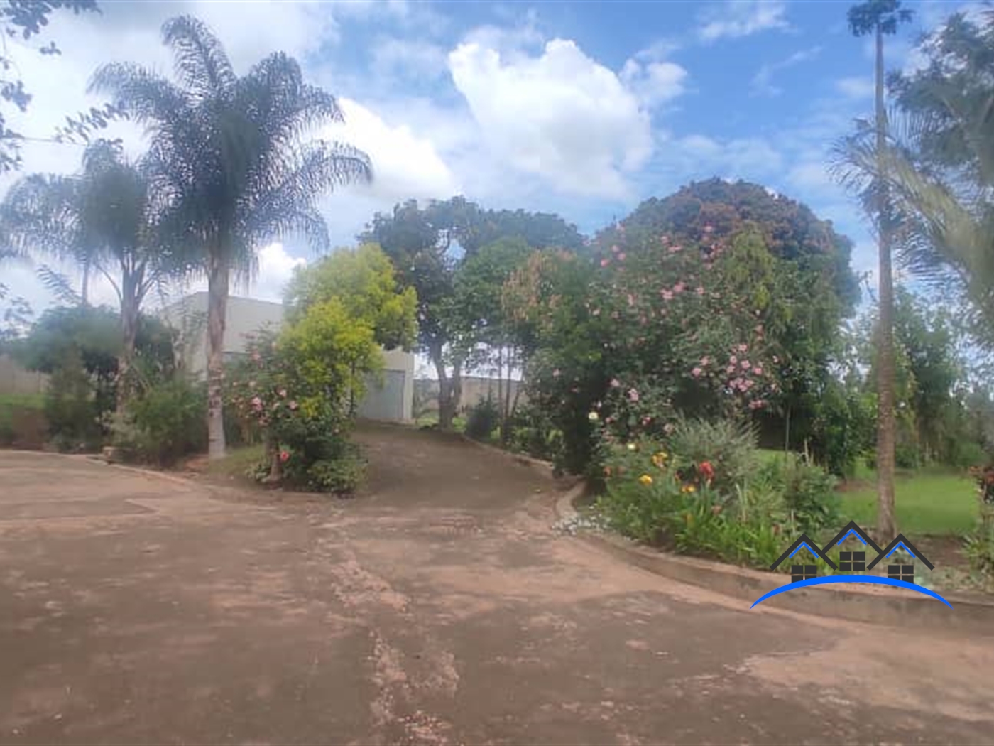 Mansion for sale in Kira Wakiso