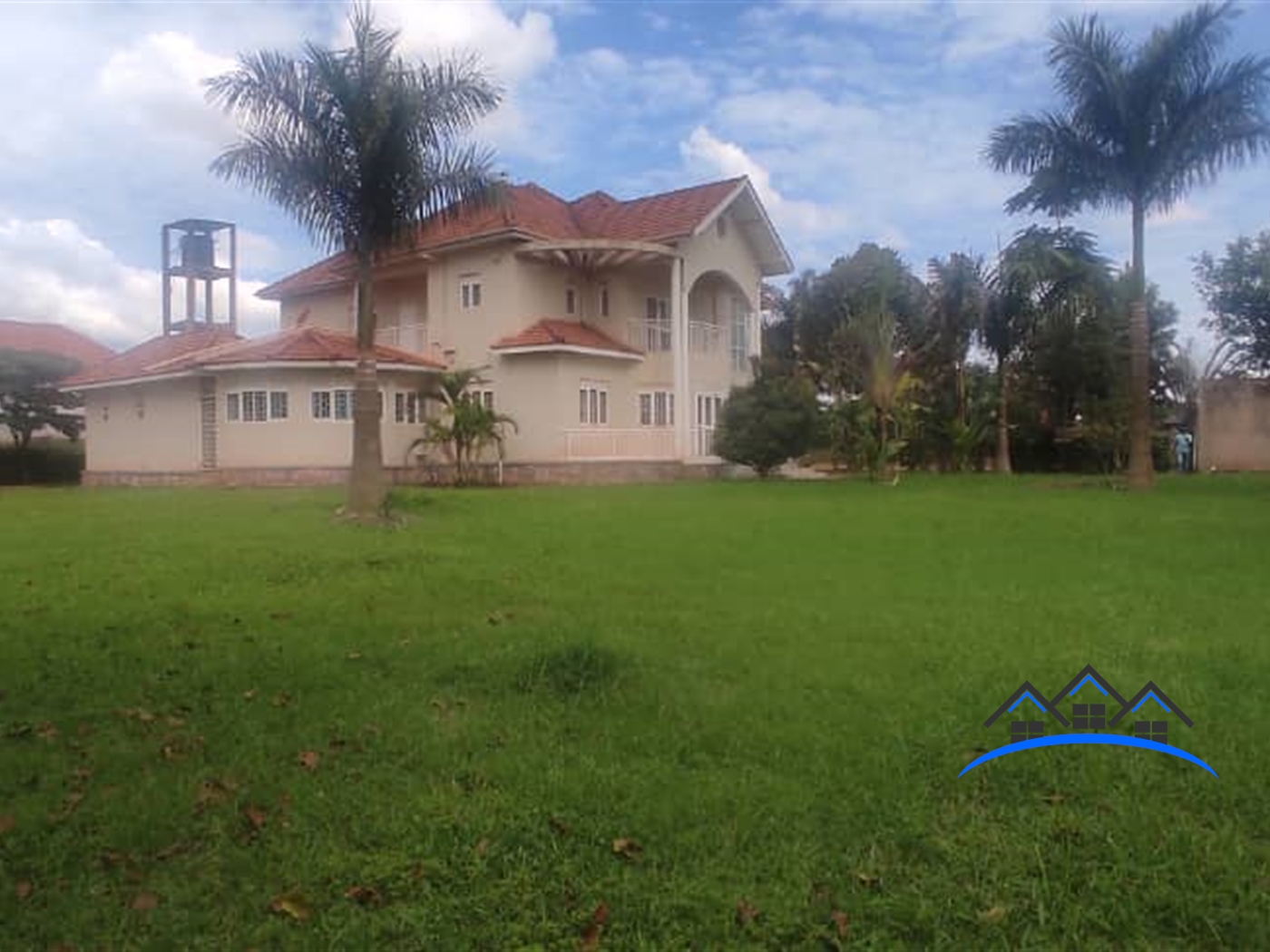 Mansion for sale in Kira Wakiso