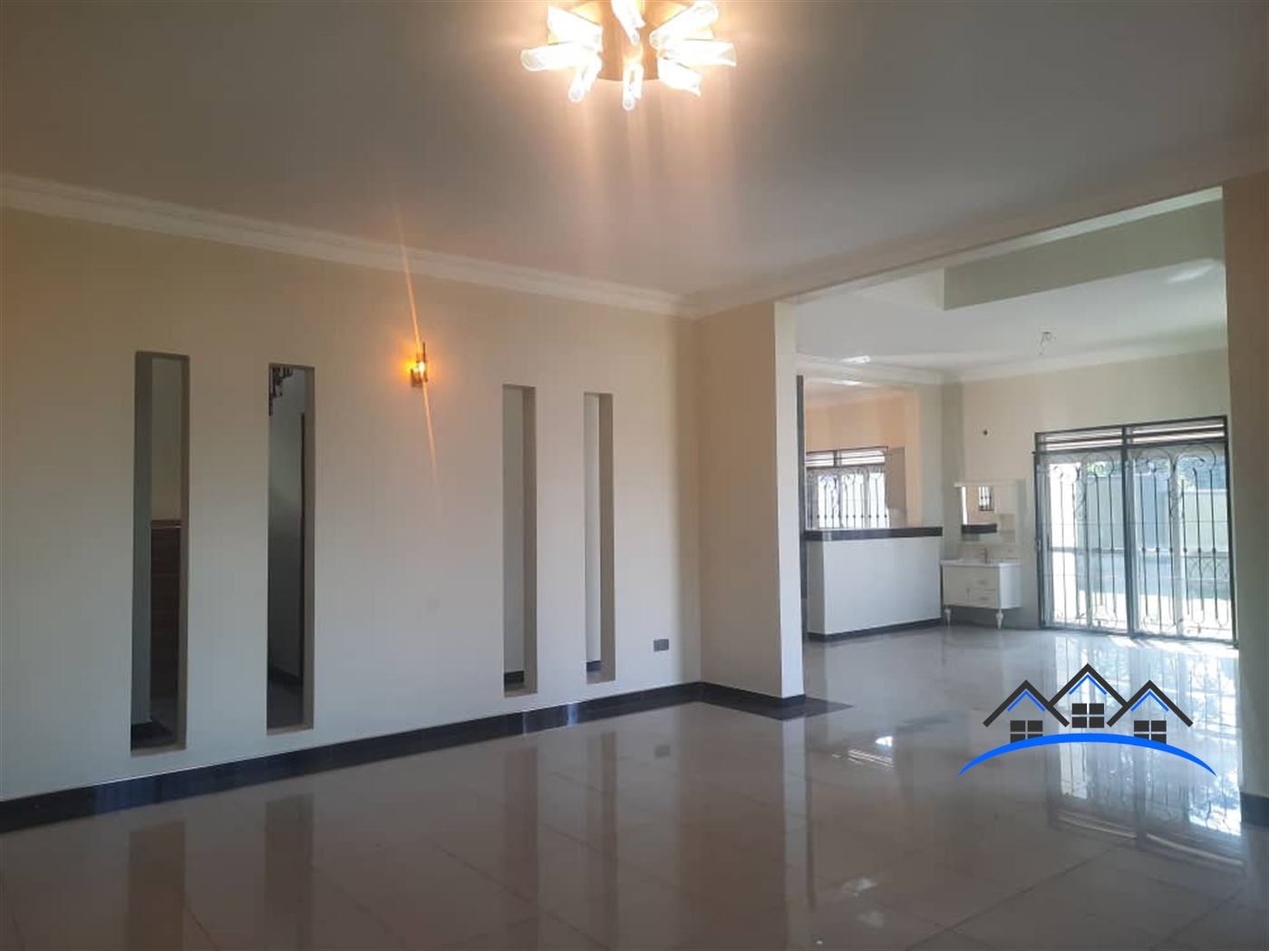 Mansion for sale in Bwebajja Wakiso