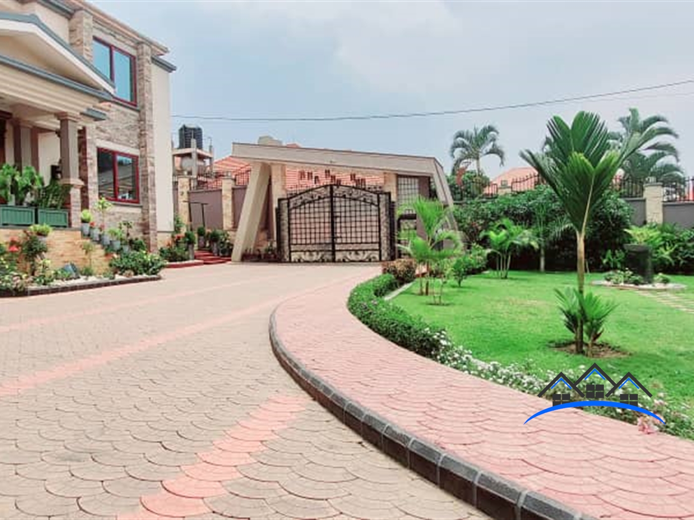 Mansion for sale in Naalya Wakiso