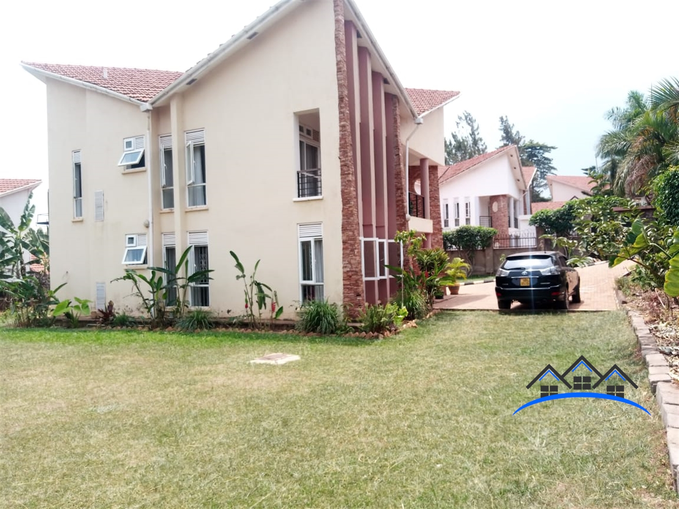 Duplex for sale in Lubowa Wakiso