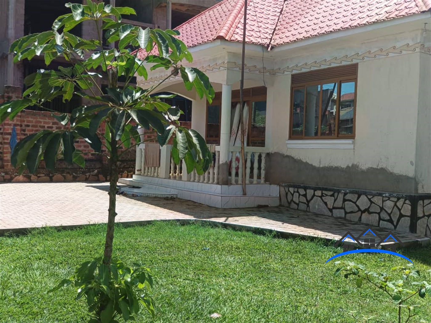 Bungalow for sale in Mutundwe Kampala