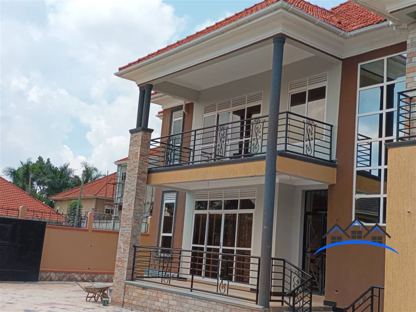 Mansion for sale in Kira Wakiso