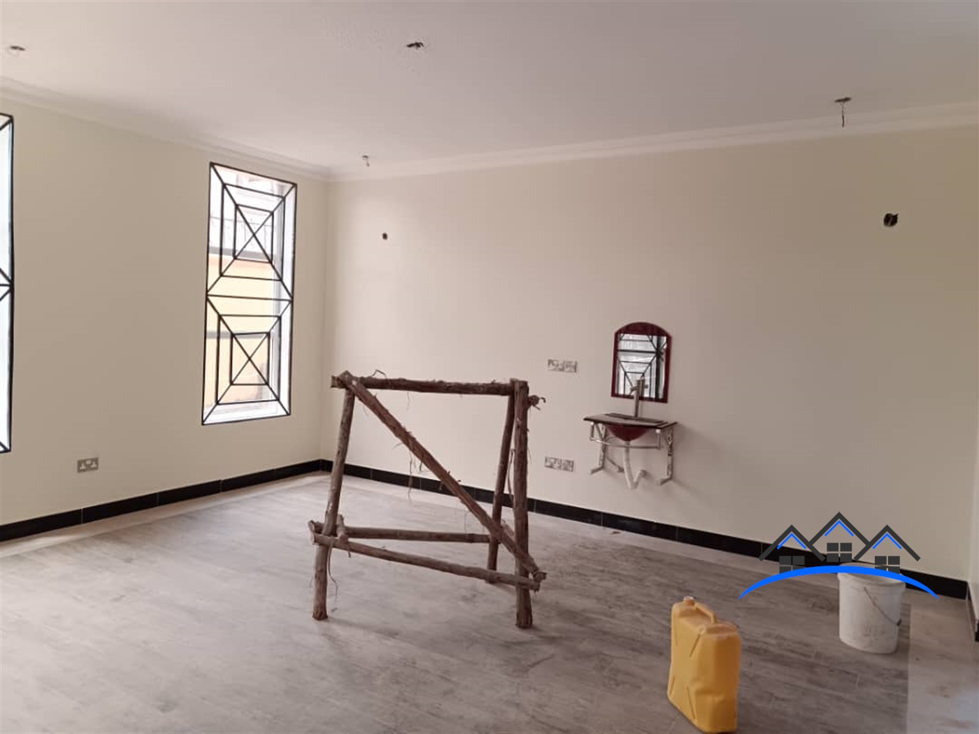 Mansion for sale in Kira Wakiso