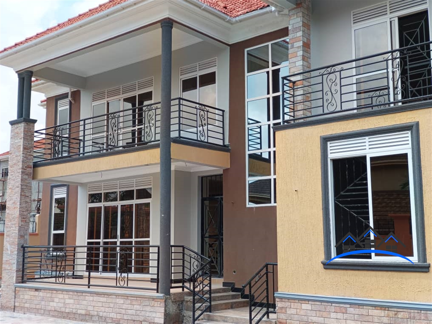 Mansion for sale in Kira Wakiso