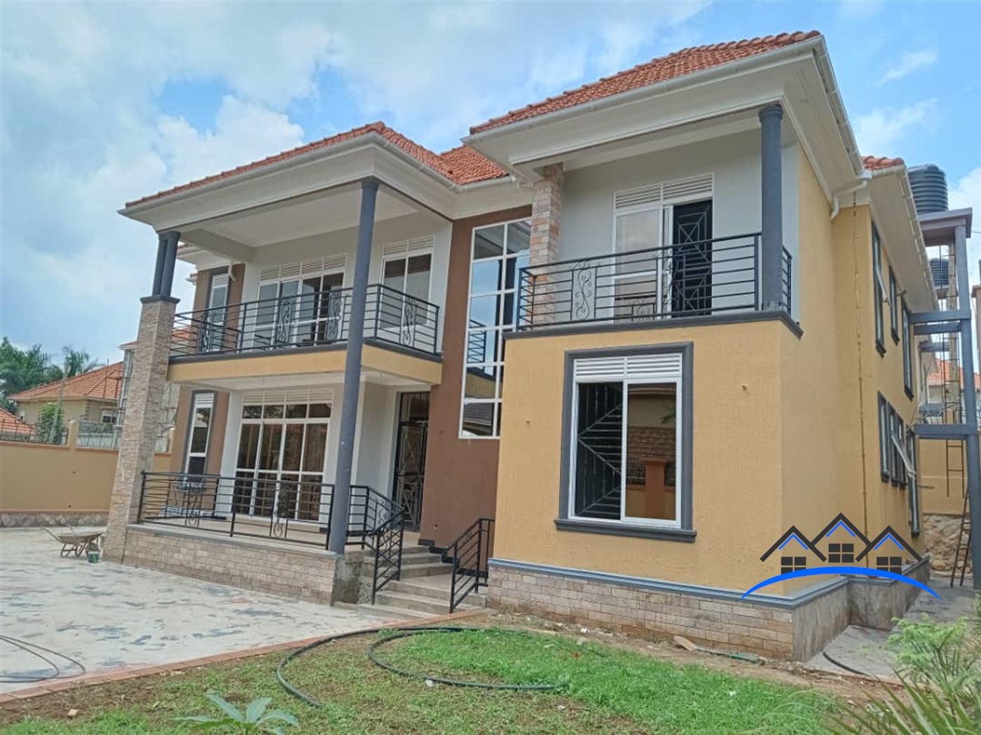 Mansion for sale in Kira Wakiso