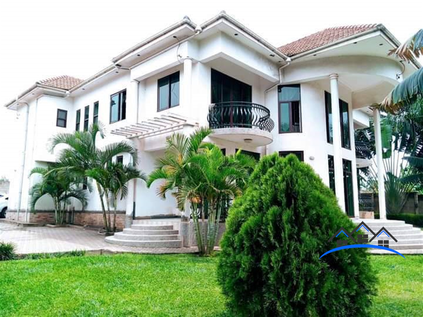 Mansion for sale in Kira Wakiso