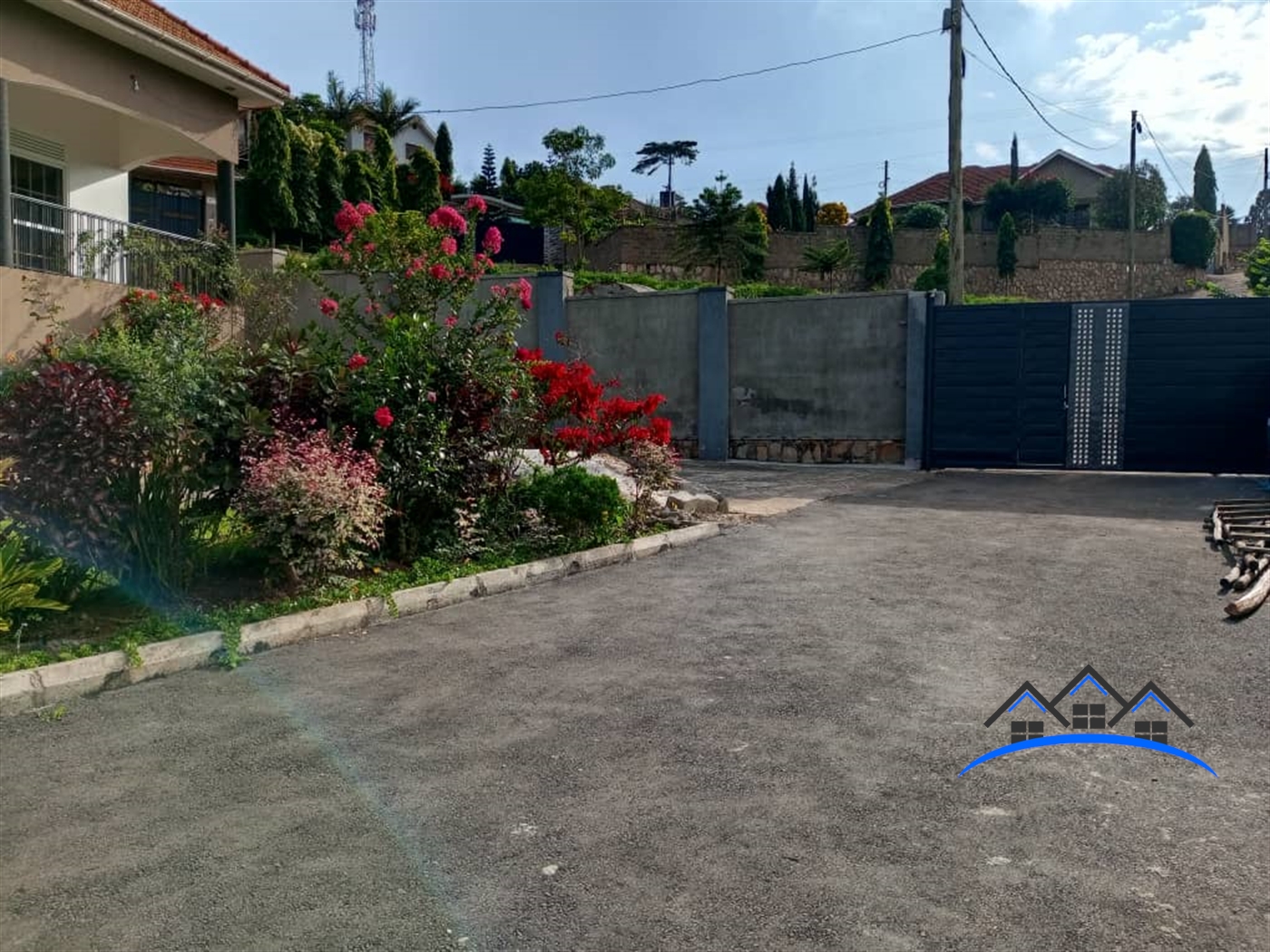 Mansion for sale in Seguku Wakiso