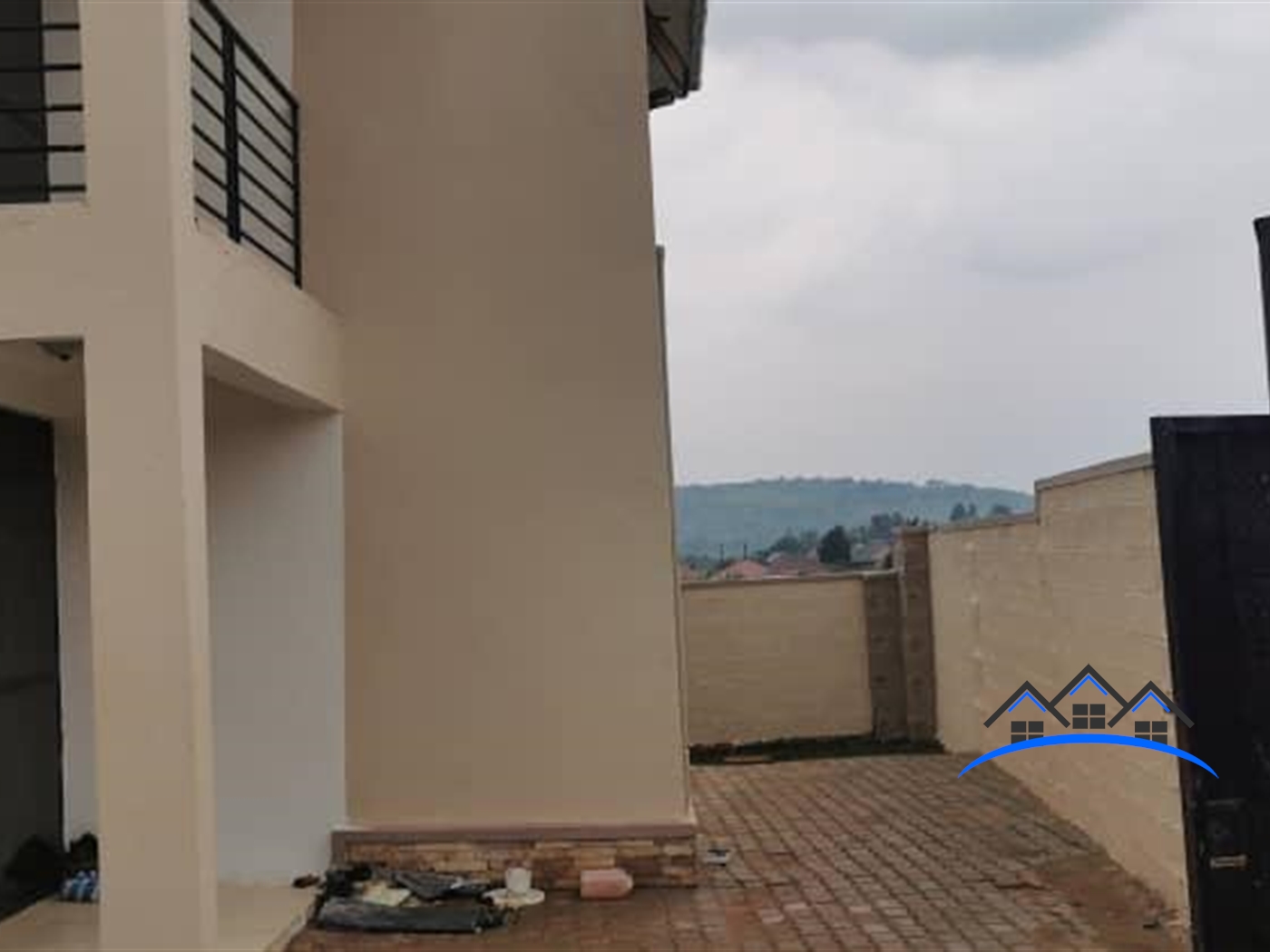 Storeyed house for sale in Kitovu Wakiso