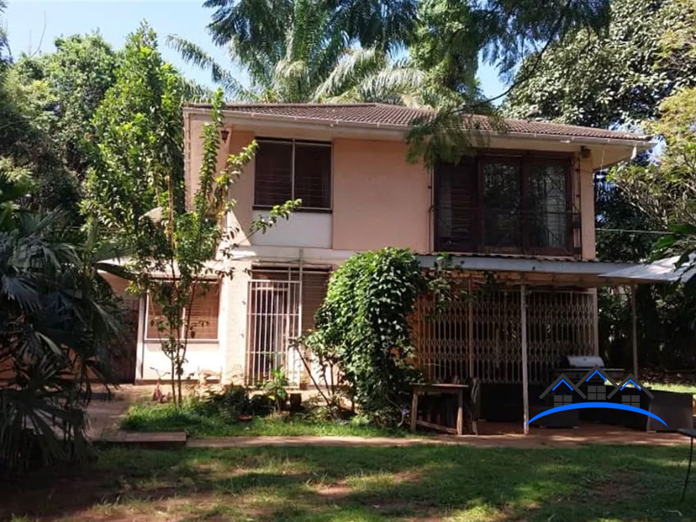 Shell House for sale in Bugoloobi Kampala