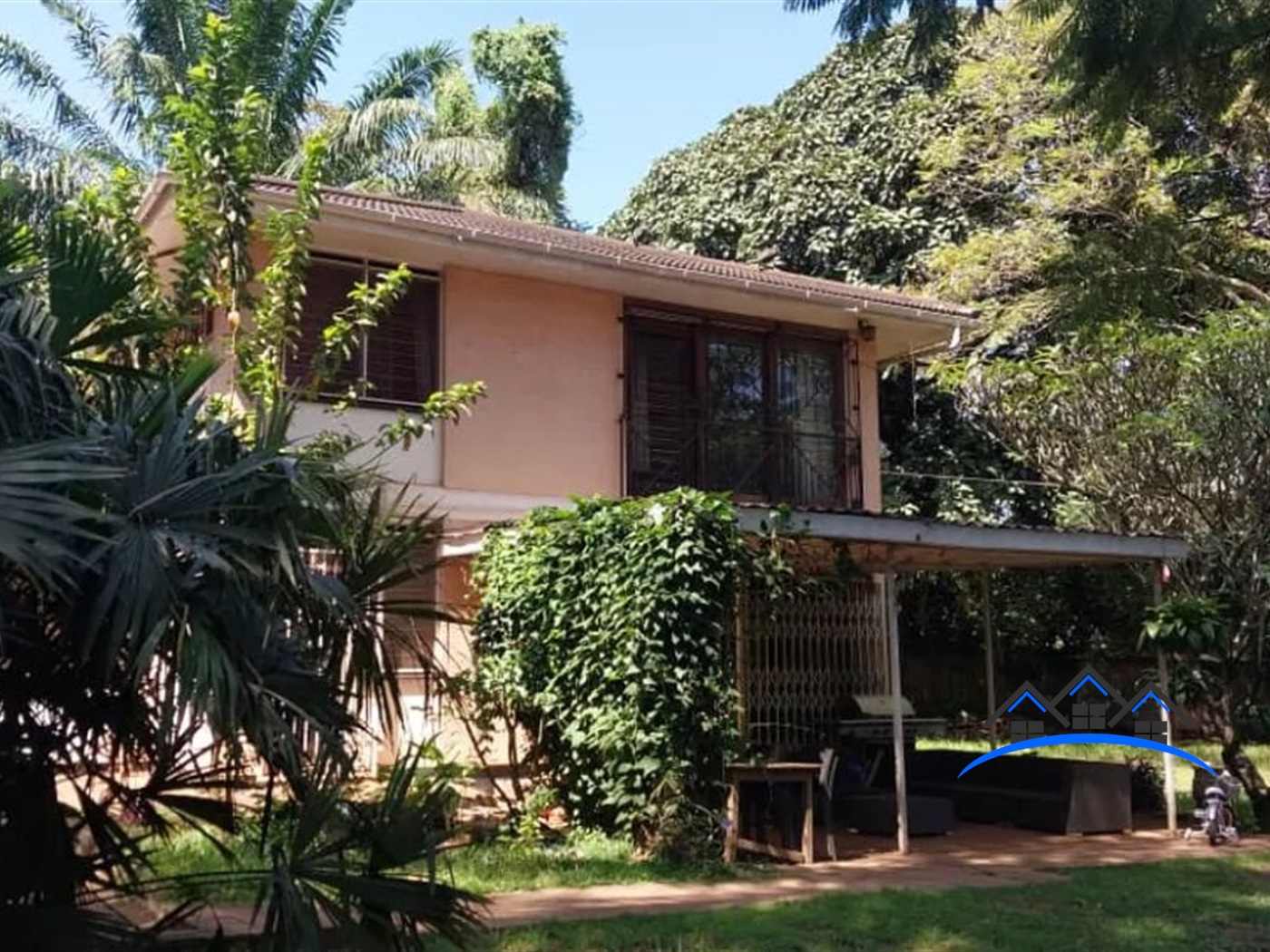 Shell House for sale in Bugoloobi Kampala