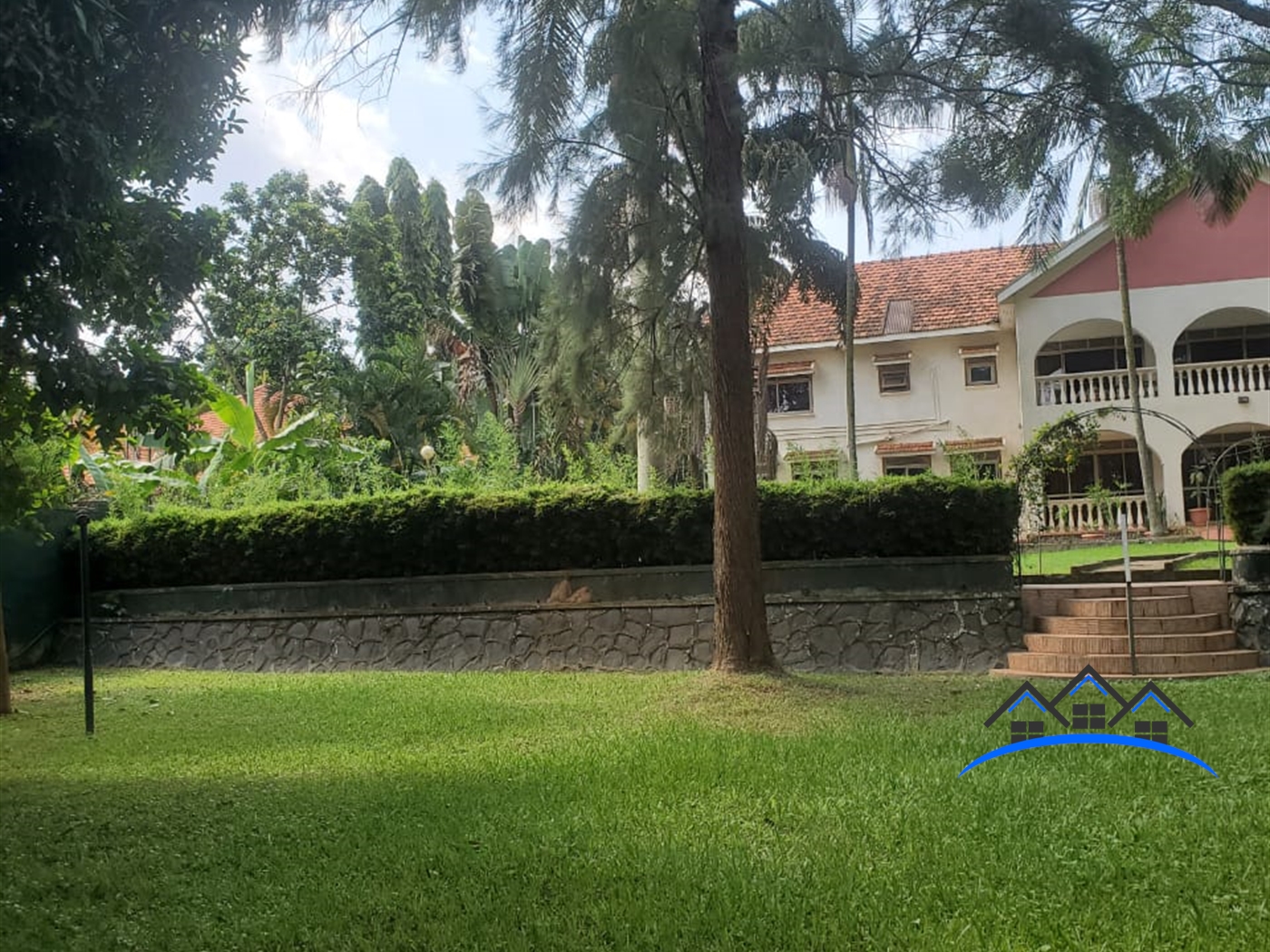 Mansion for sale in Bugoloobi Kampala