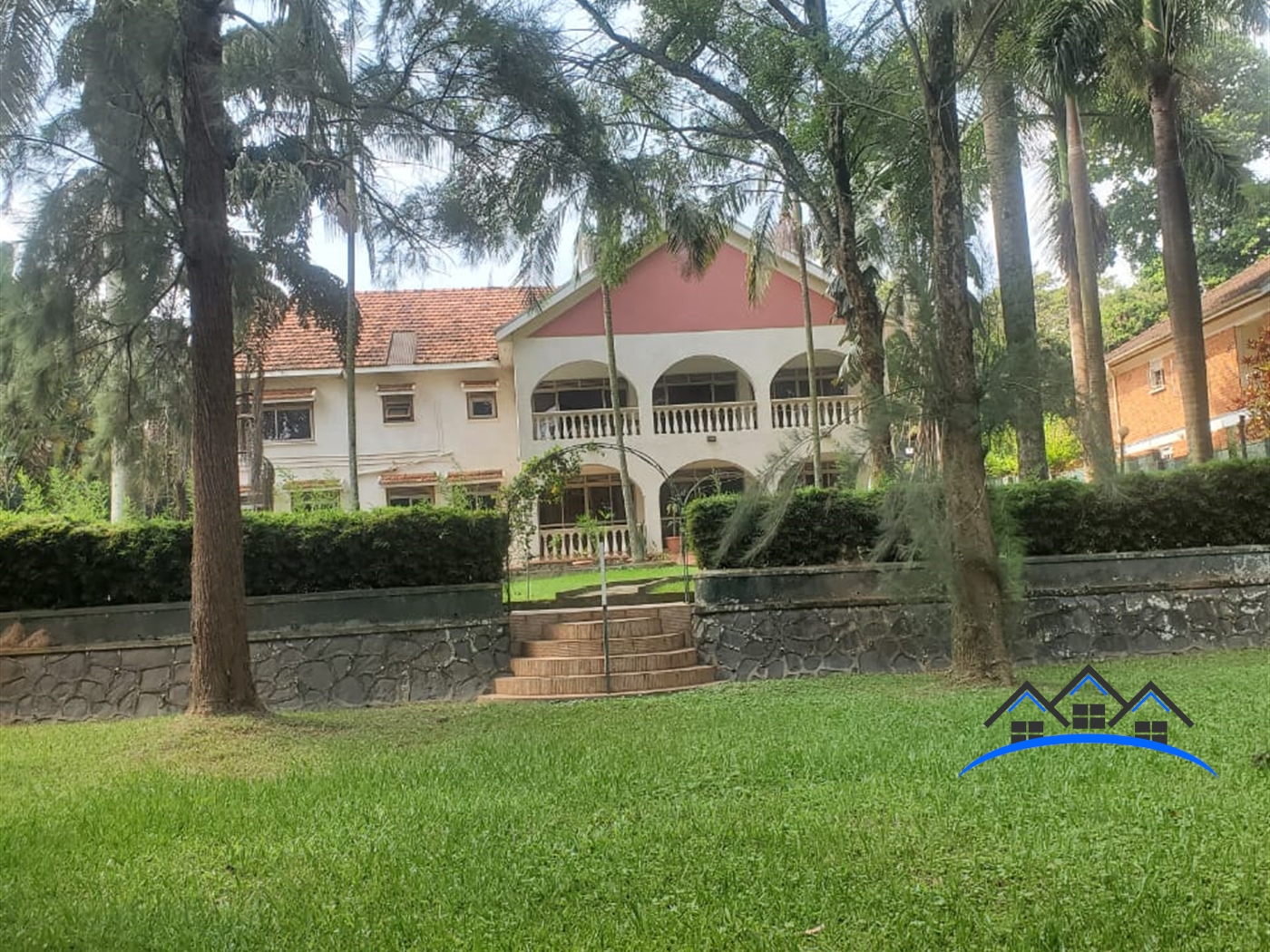 Mansion for sale in Bugoloobi Kampala