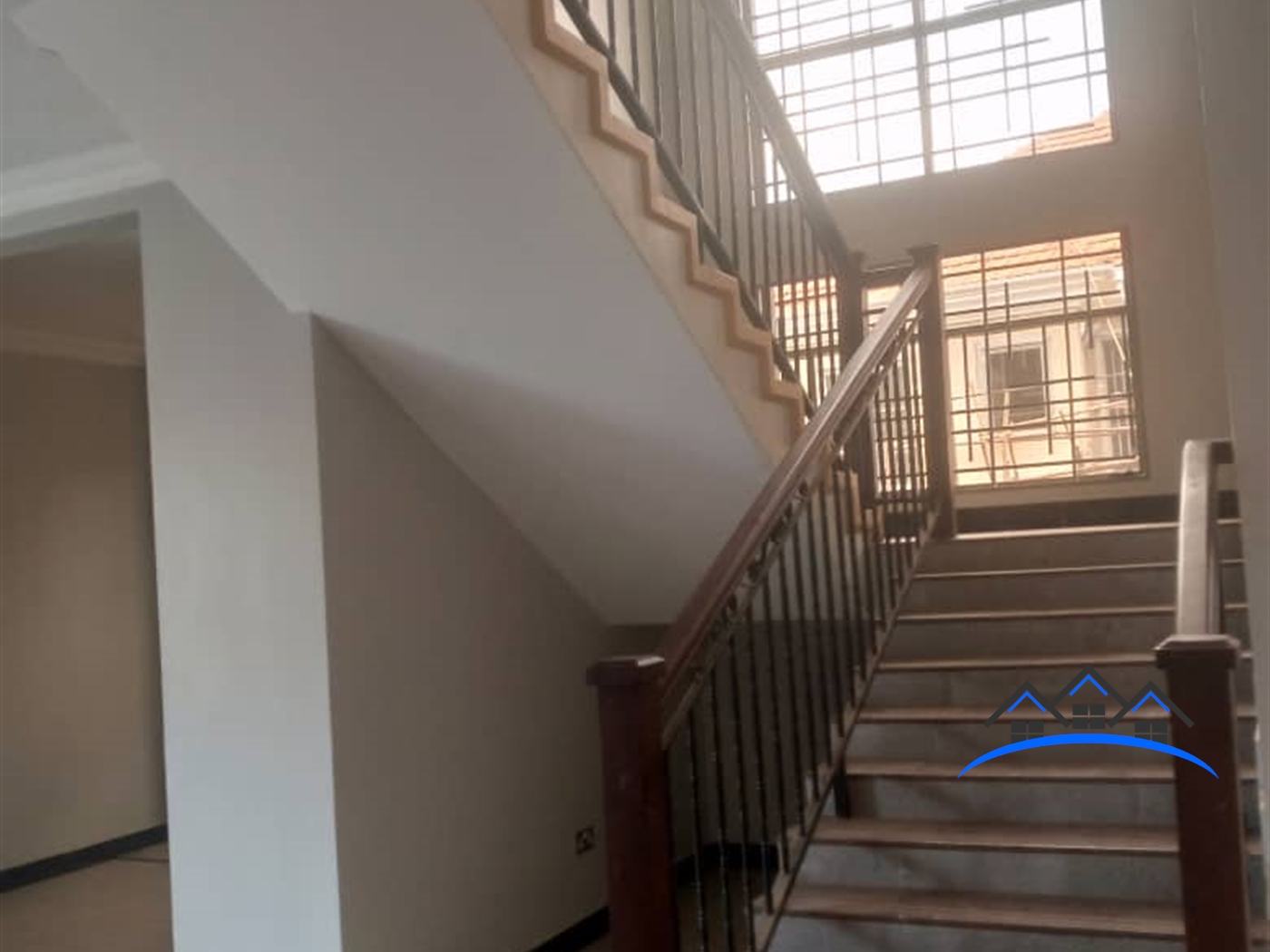 Mansion for sale in Kira Wakiso