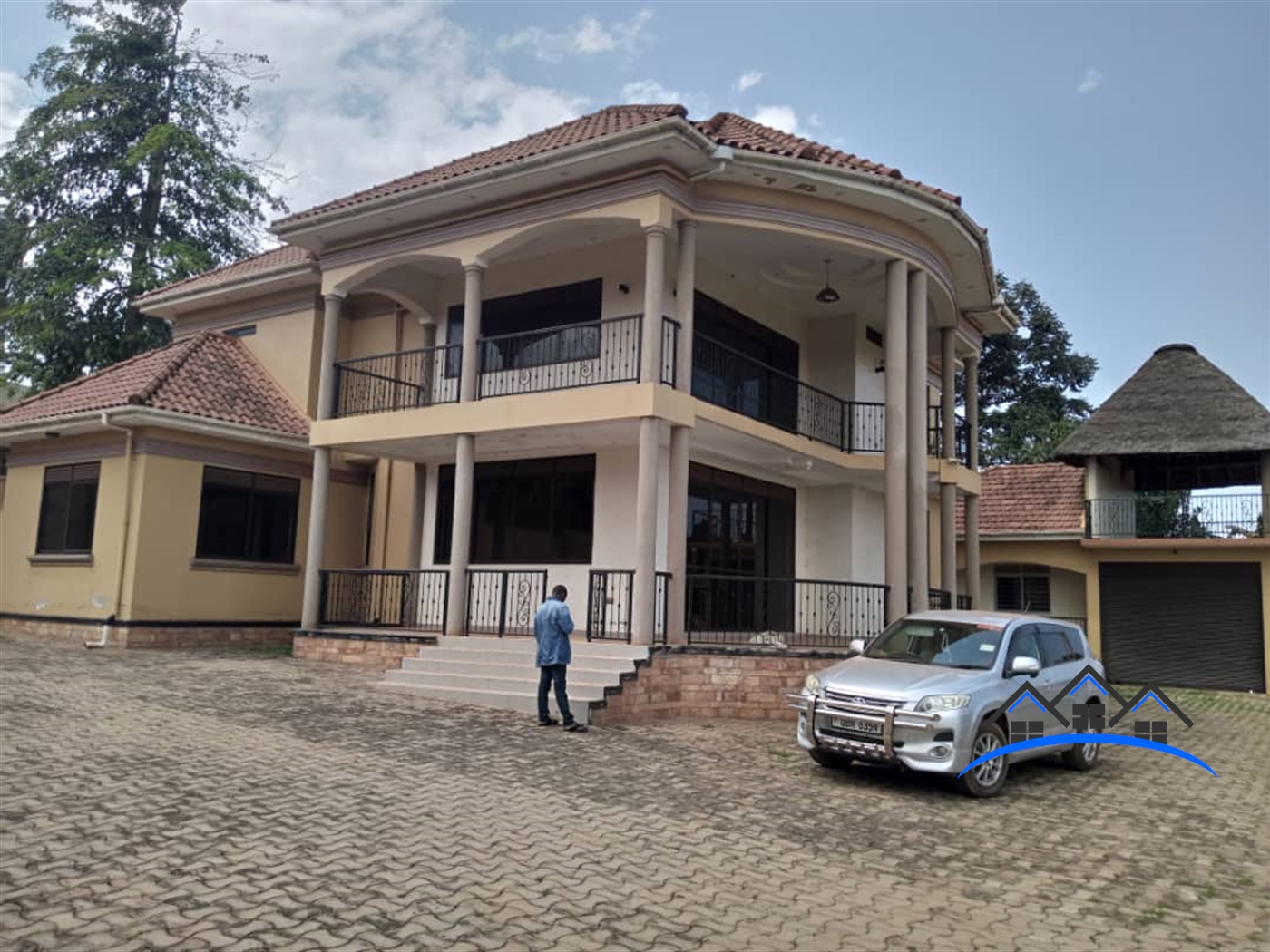 Storeyed house for sale in Munyonyo Kampala