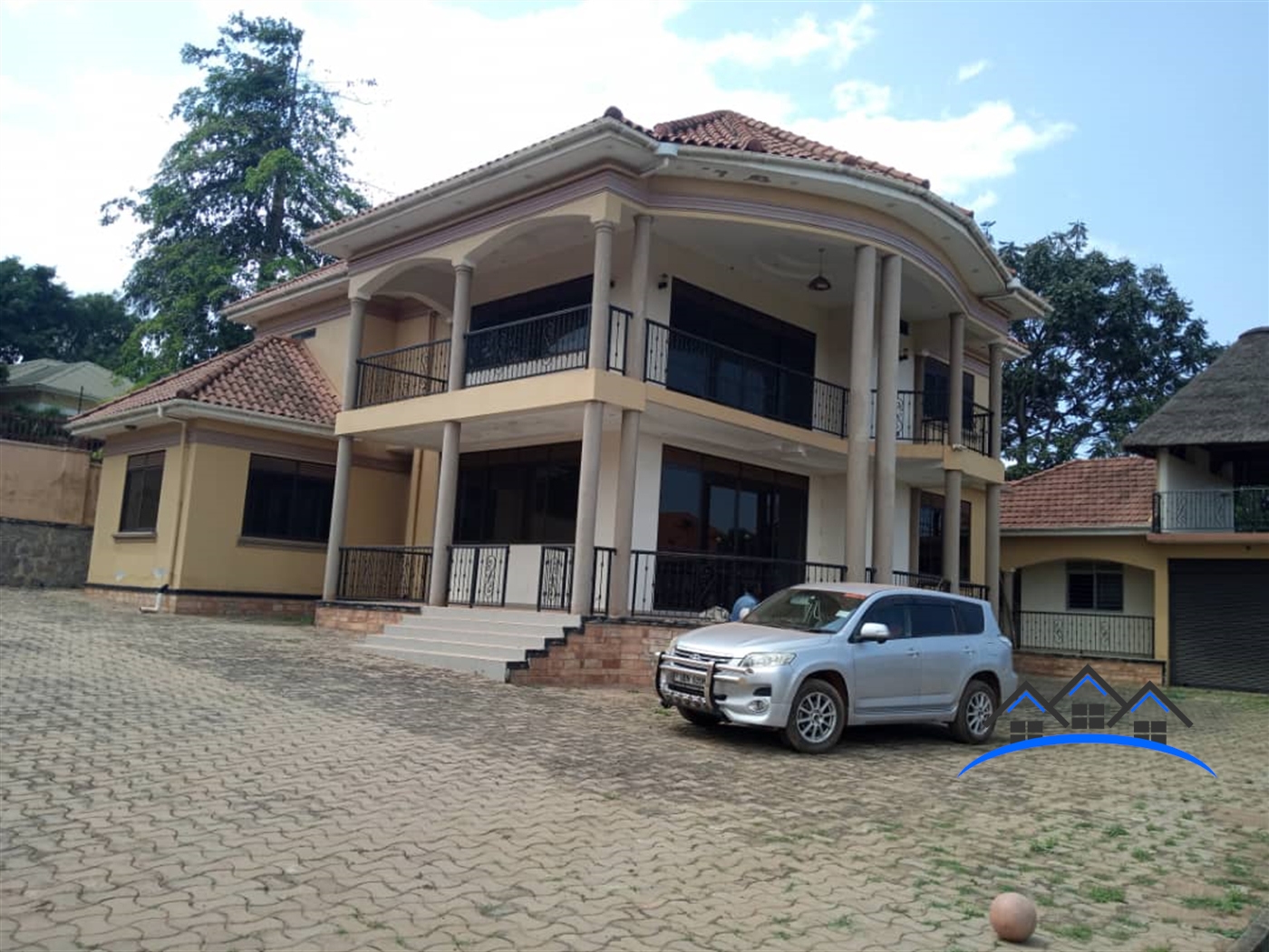 Storeyed house for sale in Munyonyo Kampala