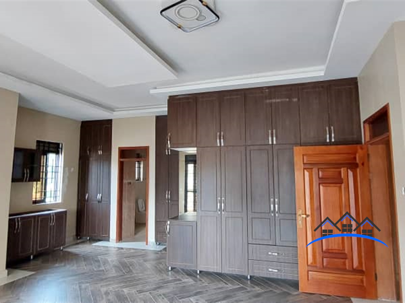 Villa for sale in Kiwaatule Kampala