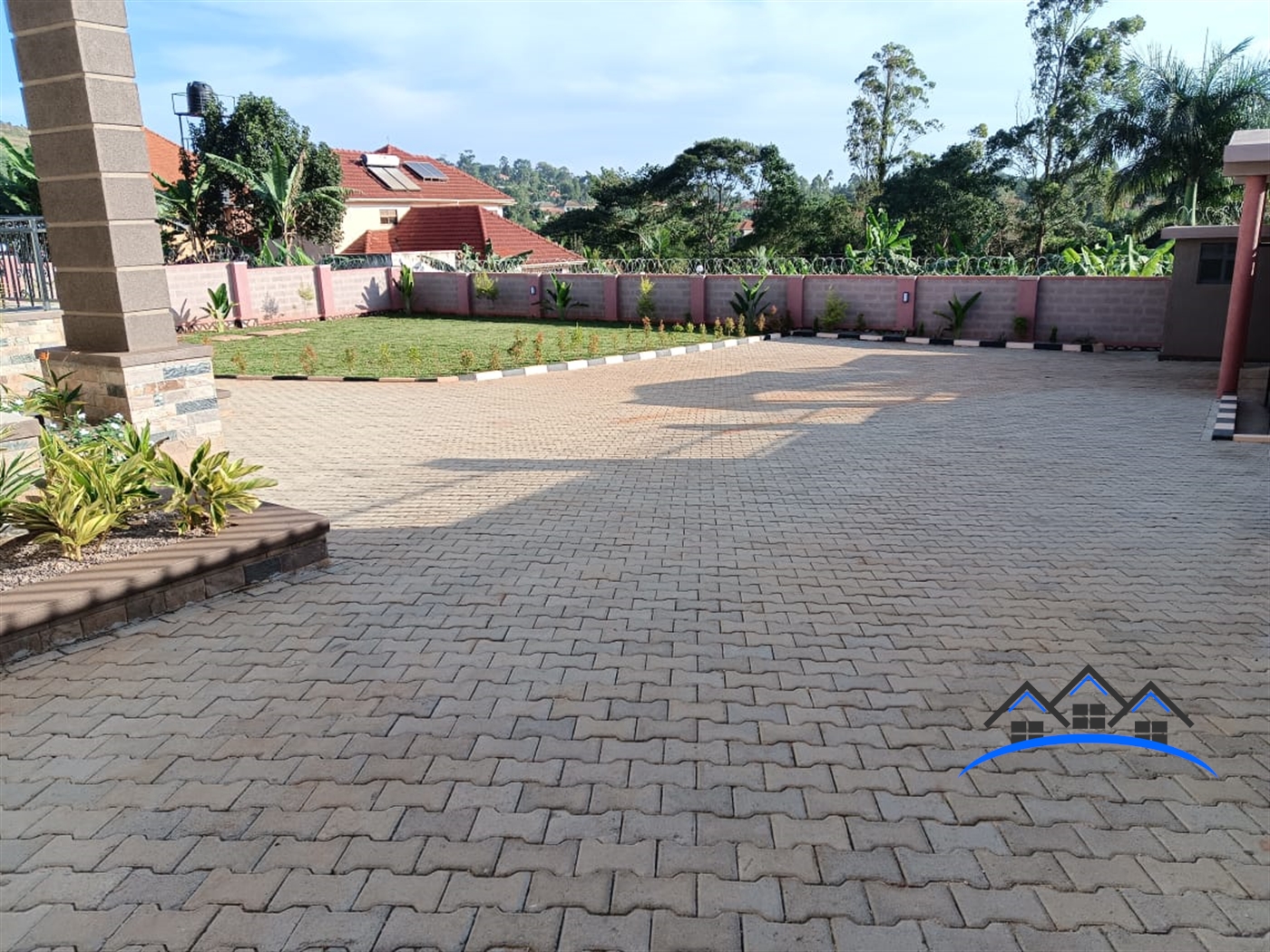 Duplex for sale in Bwebajja Wakiso