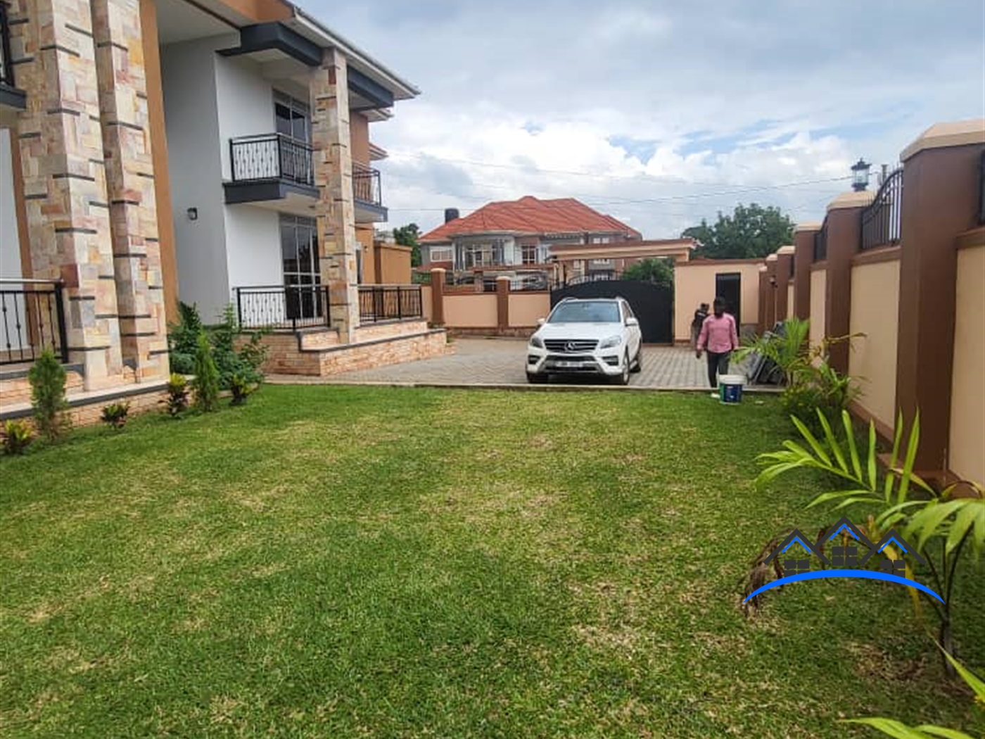 Storeyed house for sale in Kigo Wakiso