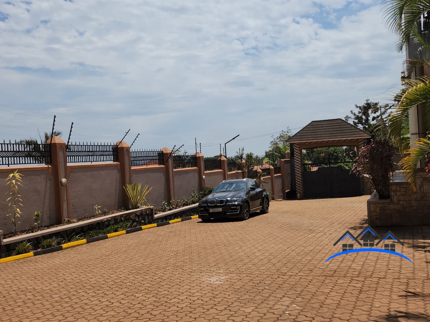 Apartment for sale in Mutundwe Kampala