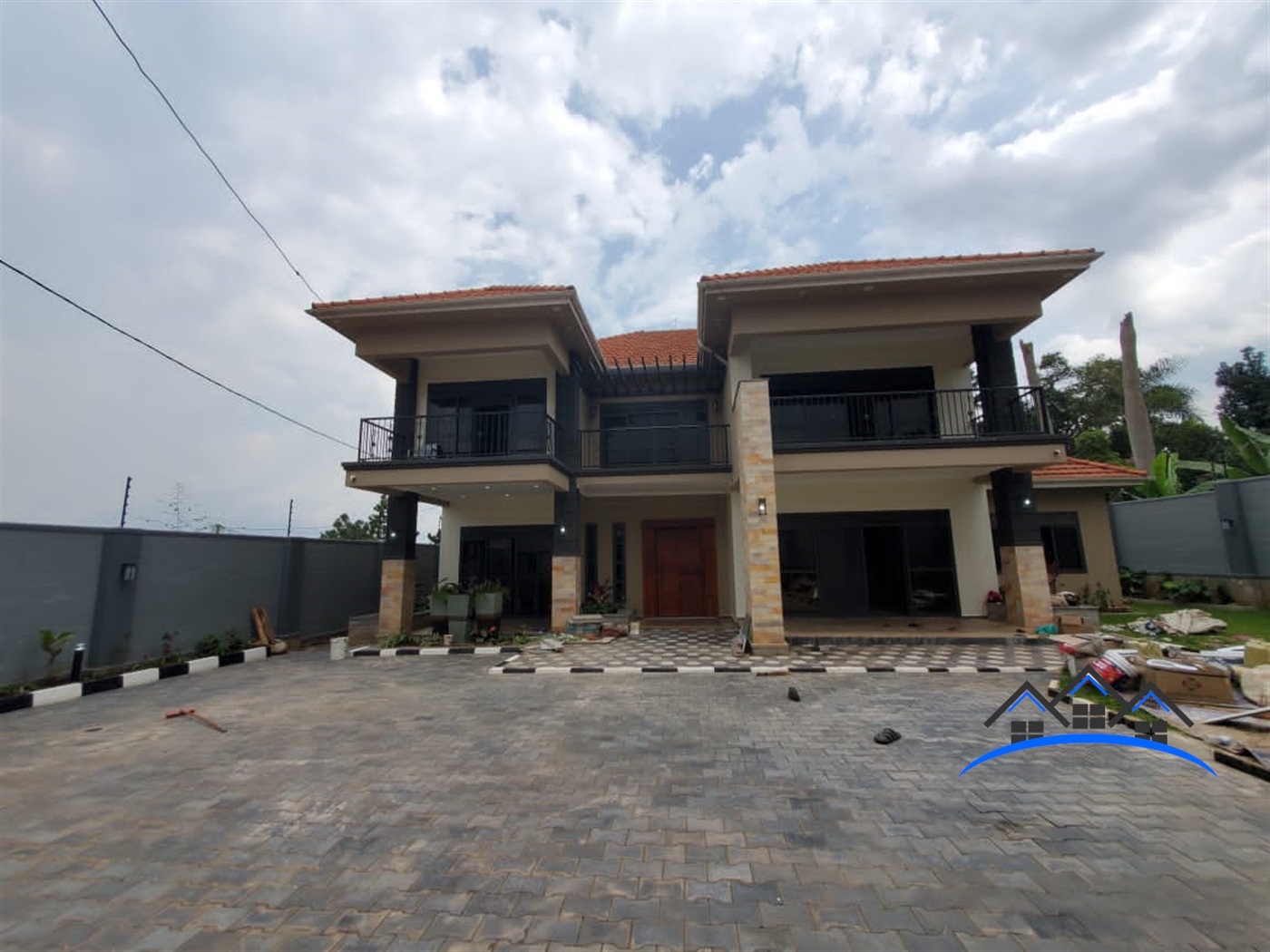 Storeyed house for sale in Kawuku Wakiso