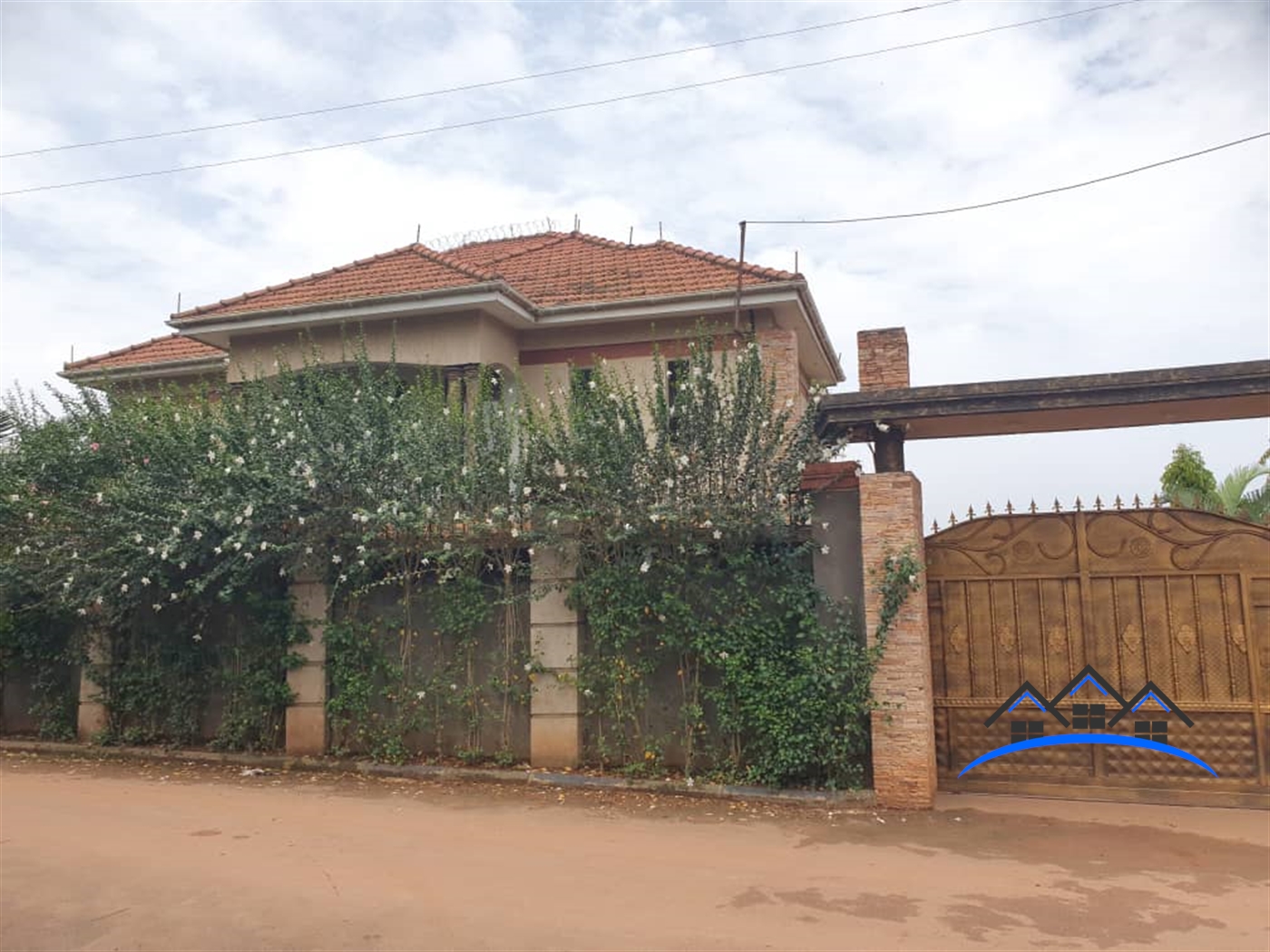 Storeyed house for sale in Seguku Wakiso