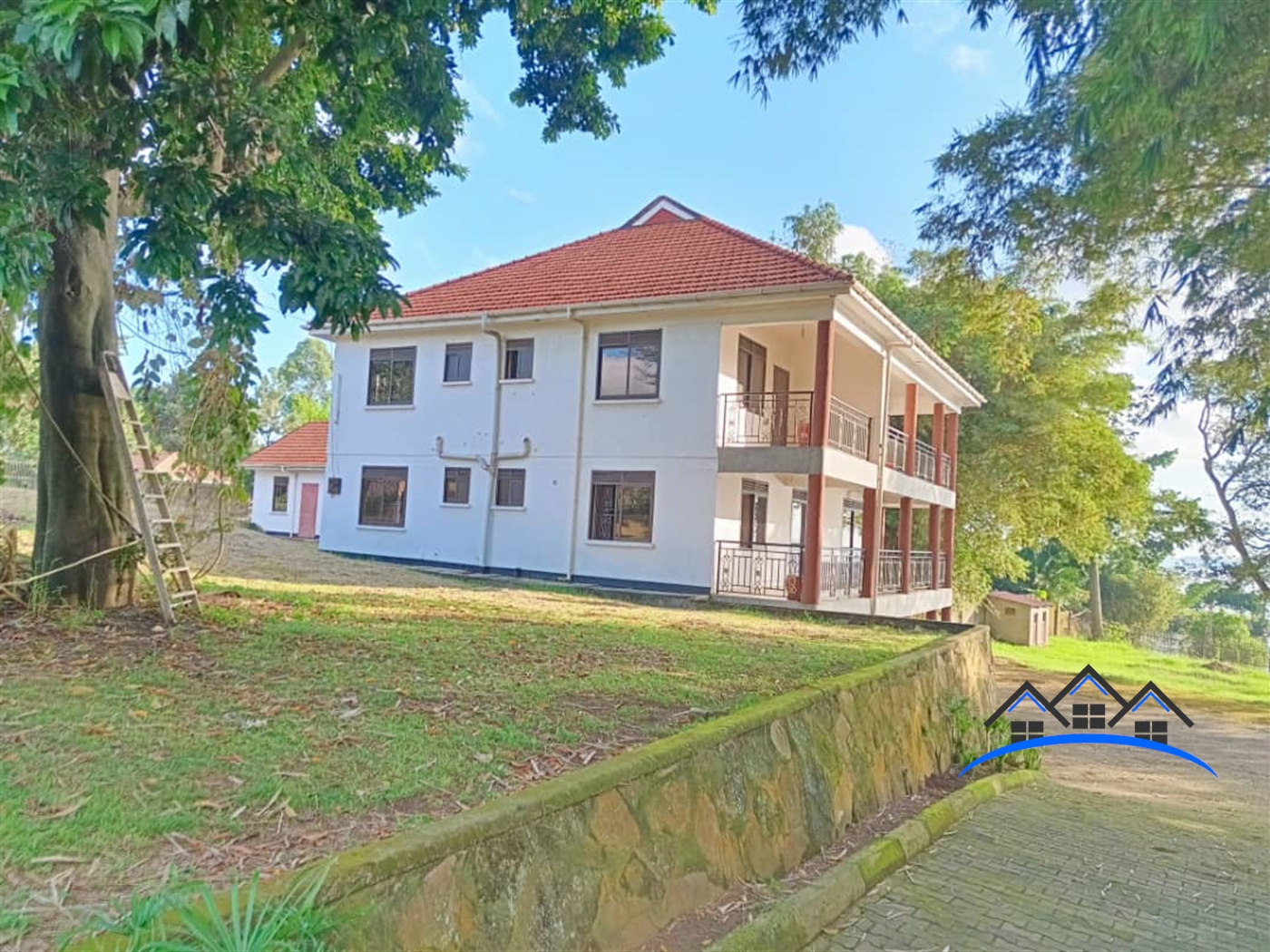 Storeyed house for sale in Kawuku Wakiso