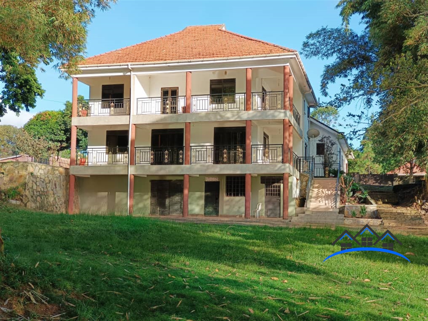 Storeyed house for sale in Kawuku Wakiso