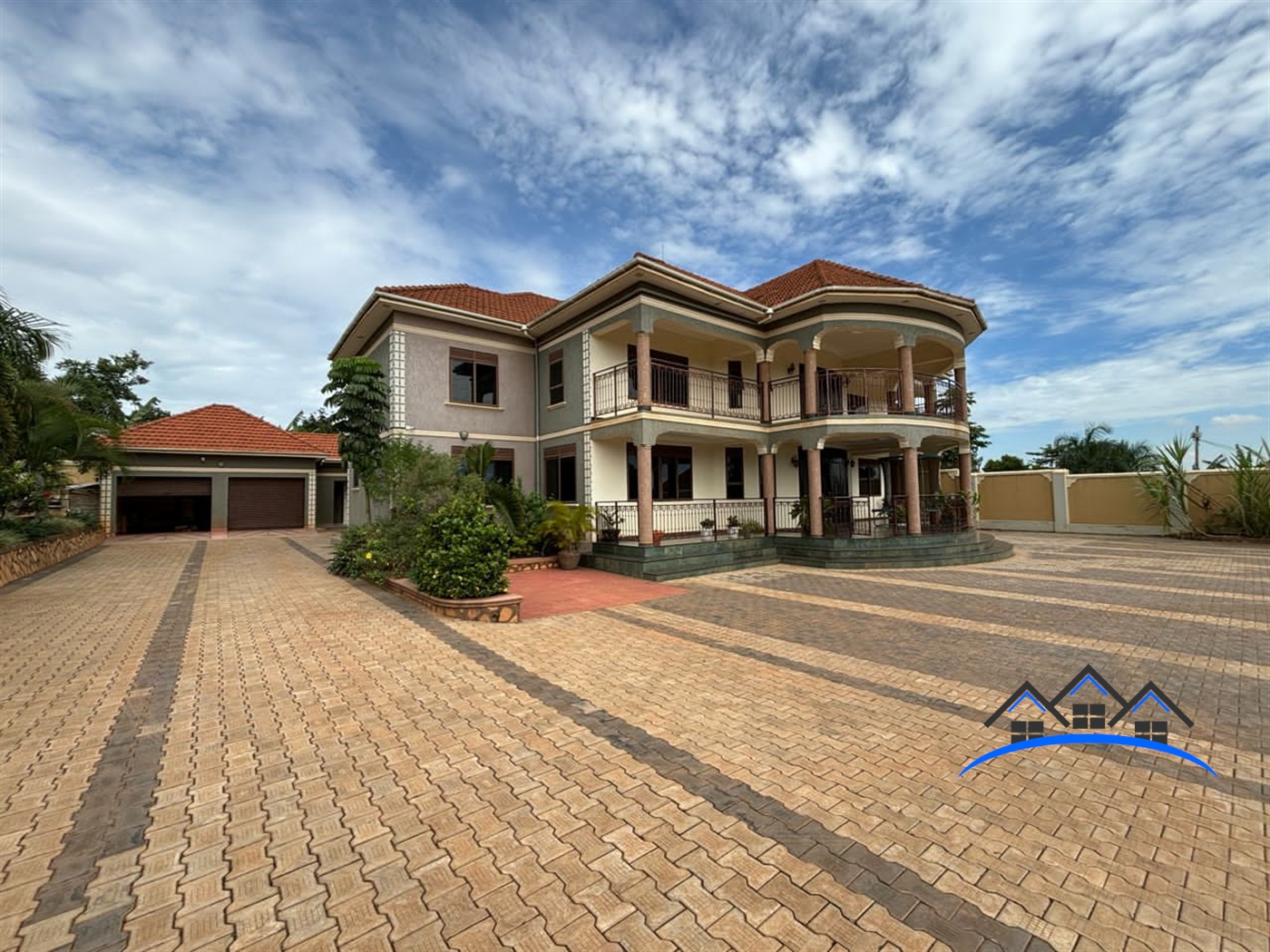 Mansion for sale in Kira Wakiso