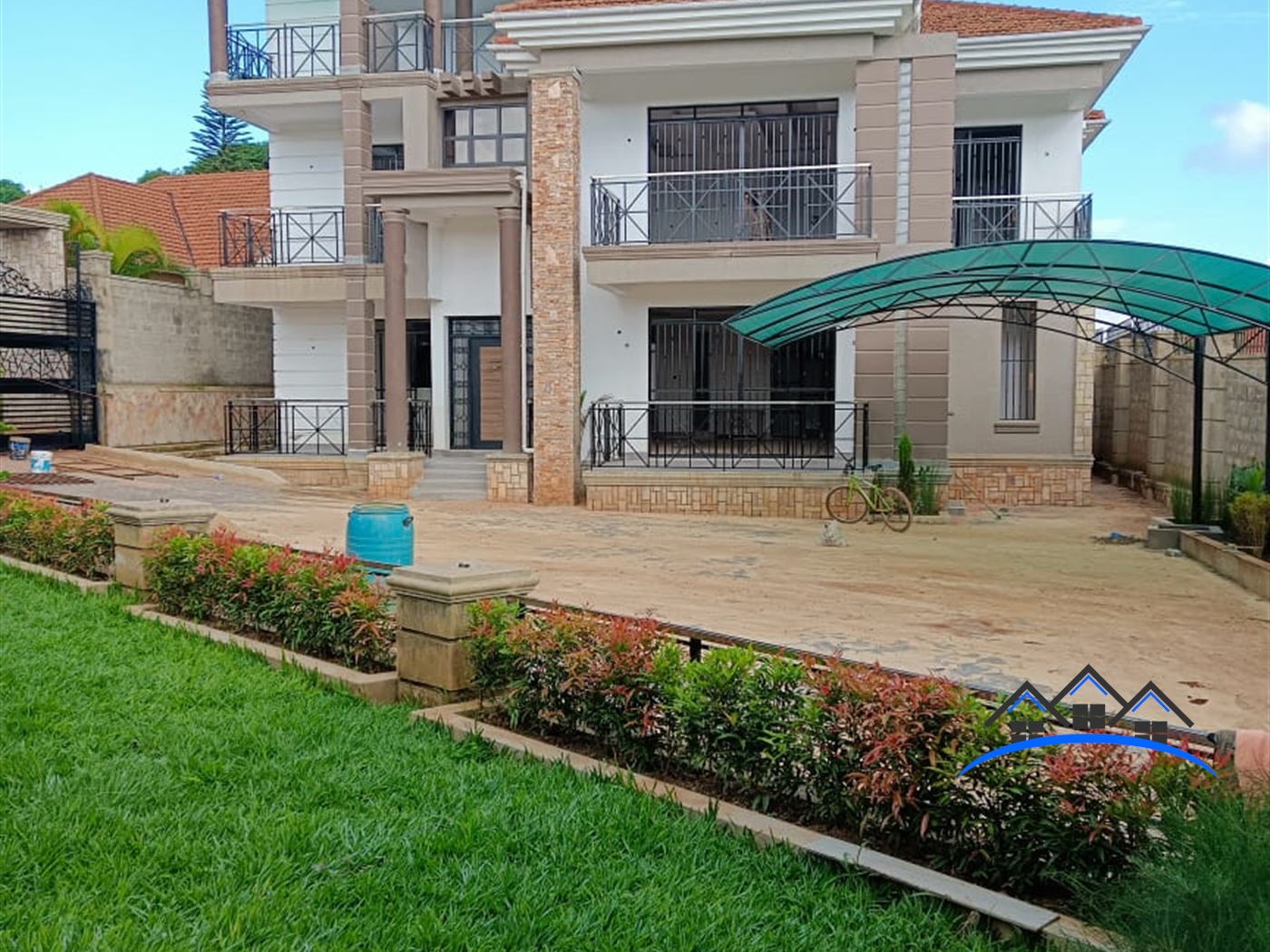 Storeyed house for sale in Kitende Wakiso