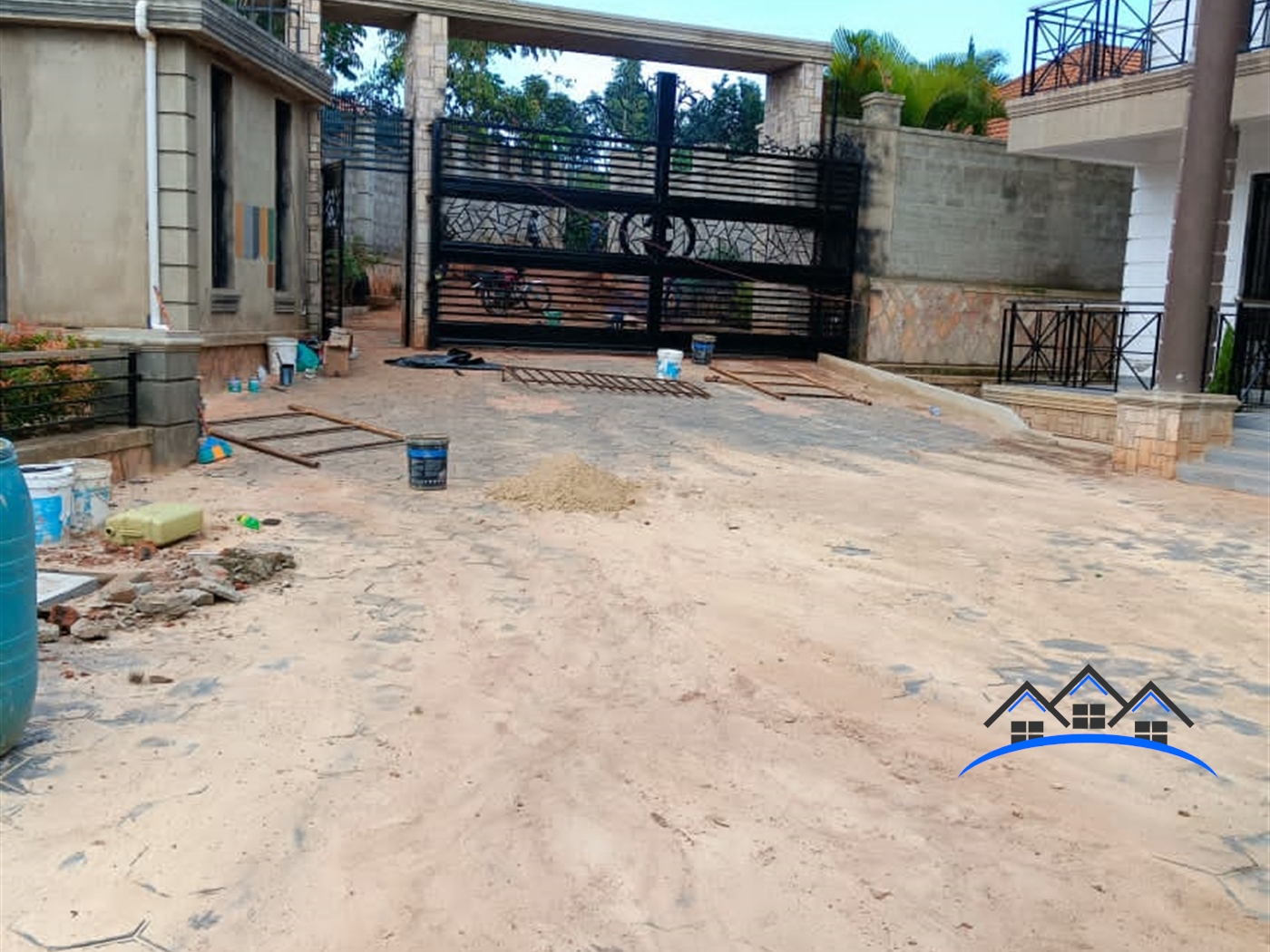 Storeyed house for sale in Kitende Wakiso