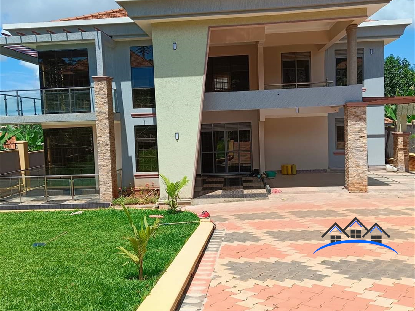 Storeyed house for sale in Bwebajja Wakiso