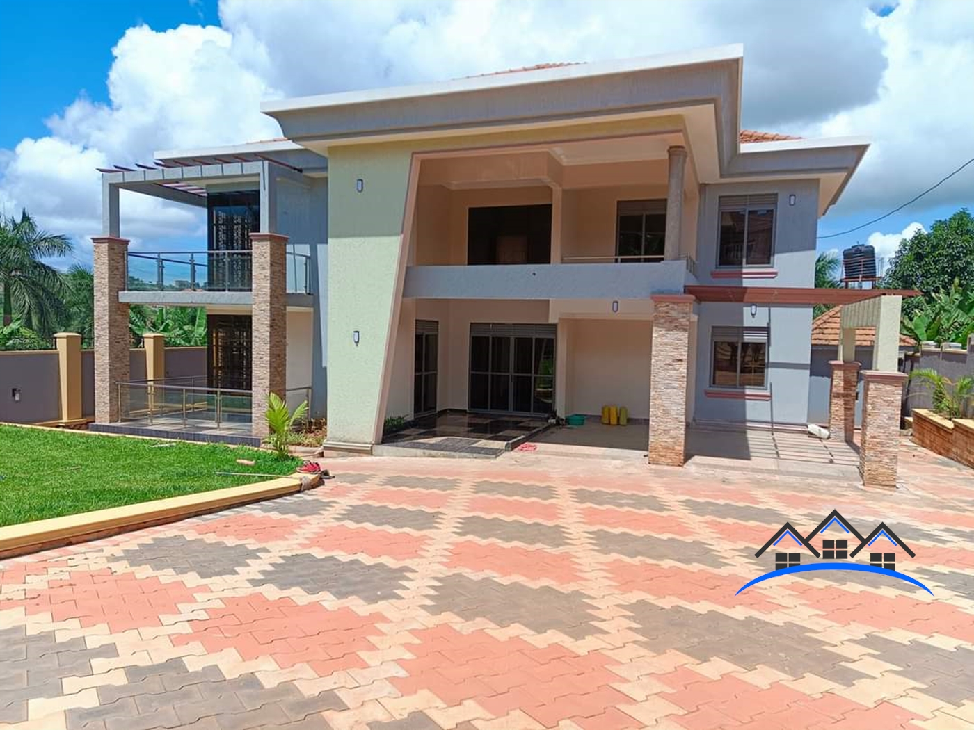 Storeyed house for sale in Bwebajja Wakiso