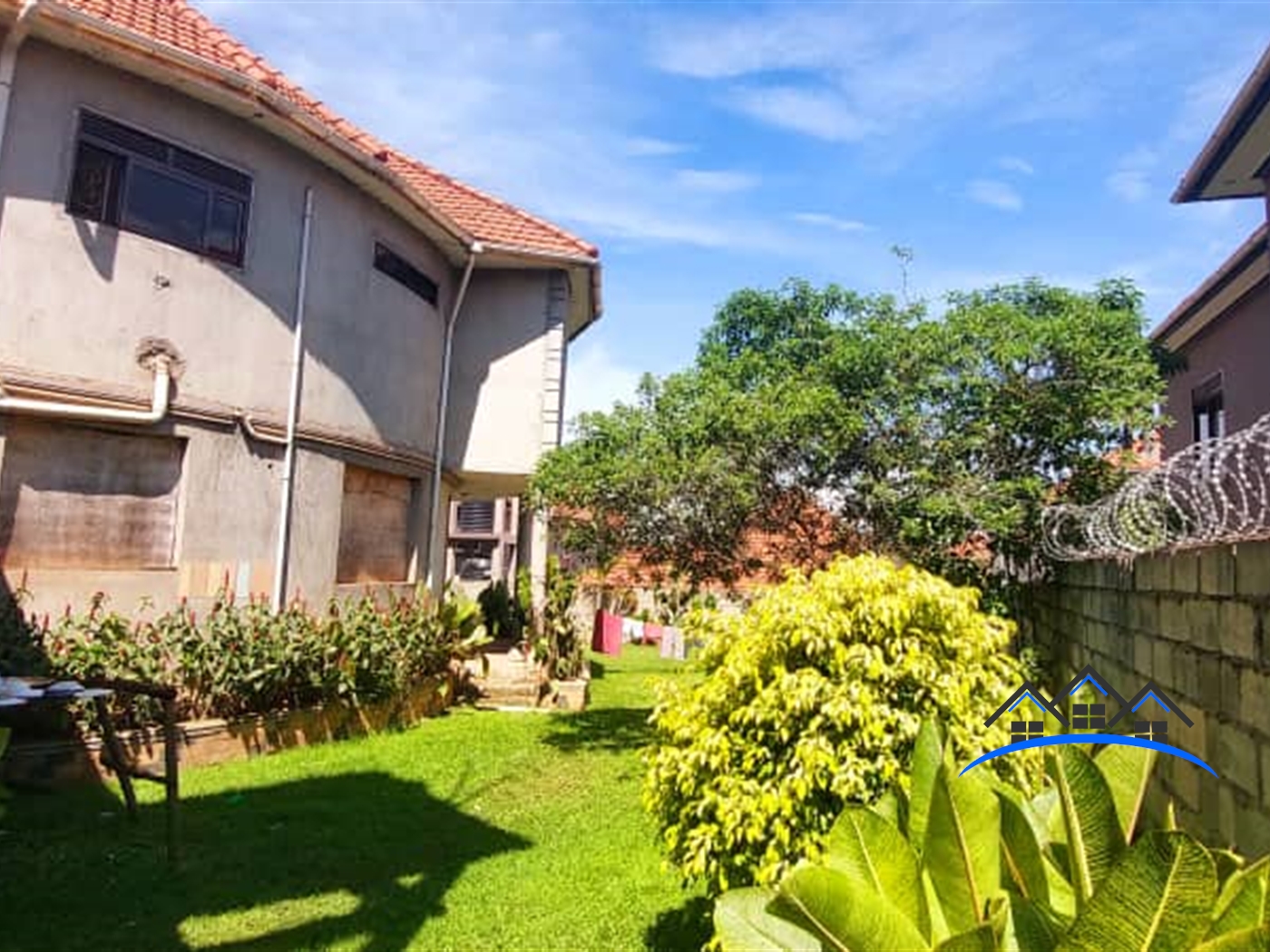 Mansion for sale in Kira Wakiso