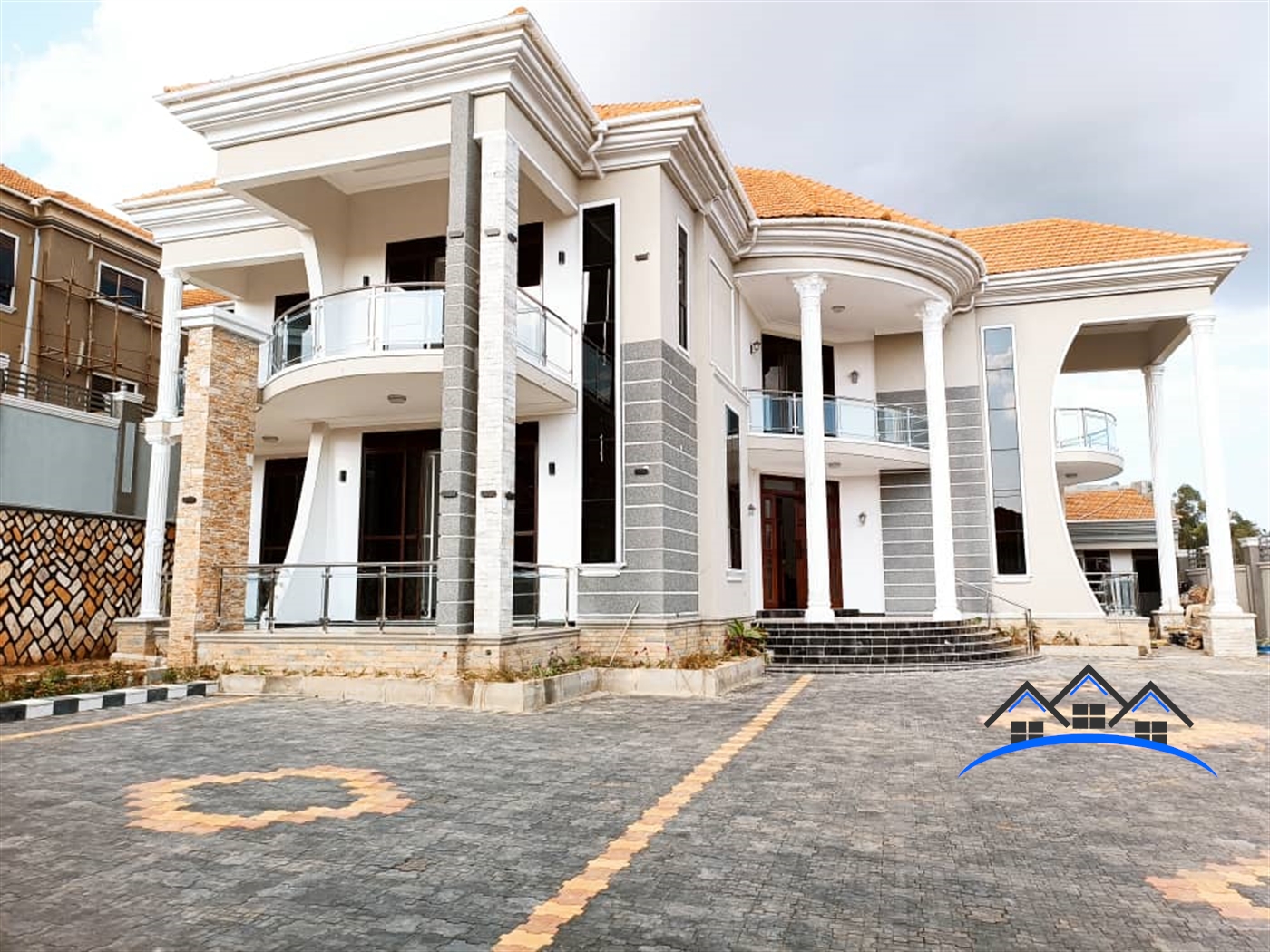 Mansion for sale in Kira Wakiso