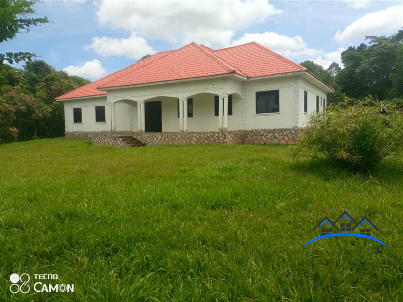 Mansion for sale in Lustisi Wakiso