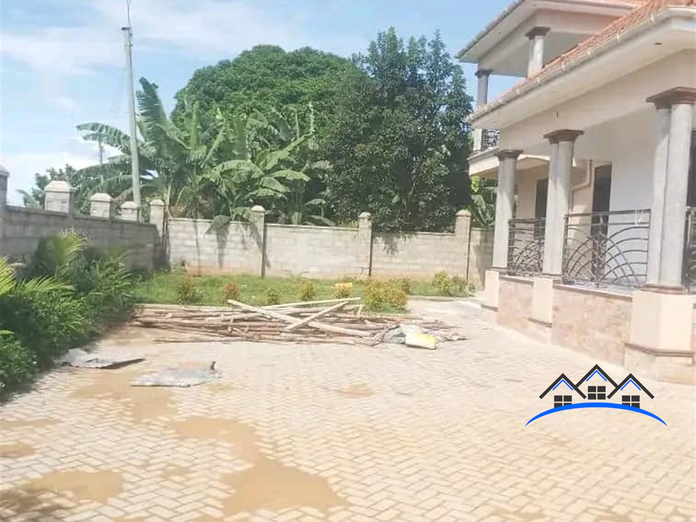 Storeyed house for sale in Kitende Wakiso