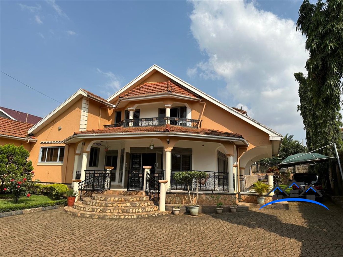 Storeyed house for sale in Munyonyo Kampala