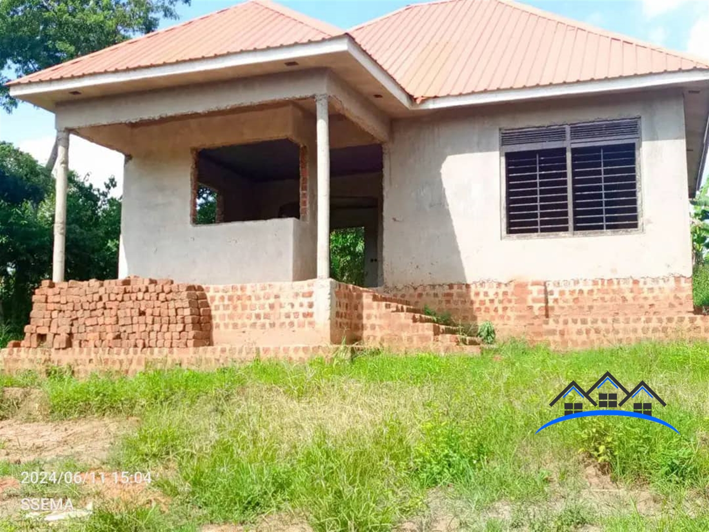 Shell House for sale in Bujuuko Wakiso