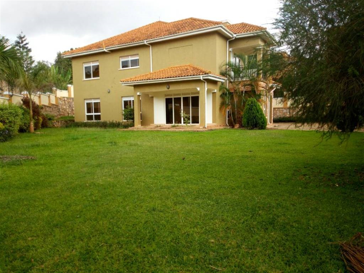 Villa for rent in Muyenga Kampala